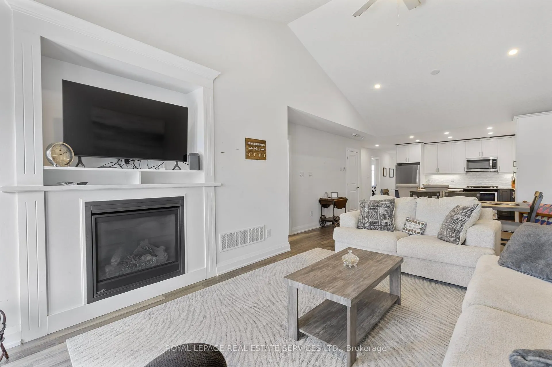 Photo 6 of 2 Ivy Crescent, Wasaga Beach — HOMEH