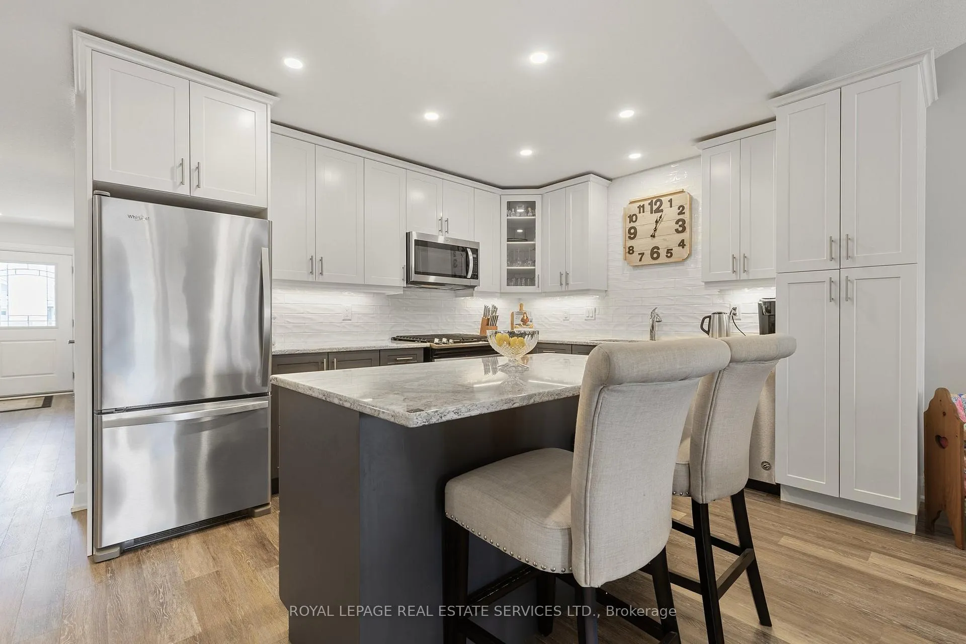 Photo 11 of 2 Ivy Crescent, Wasaga Beach — HOMEH