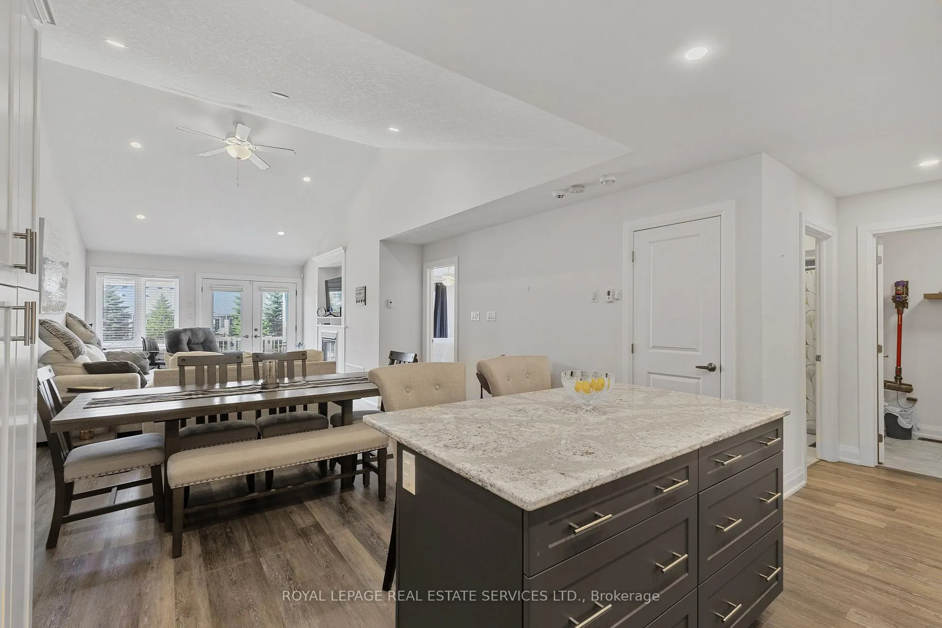 Photo 13 of 2 Ivy Crescent, Wasaga Beach — HOMEH