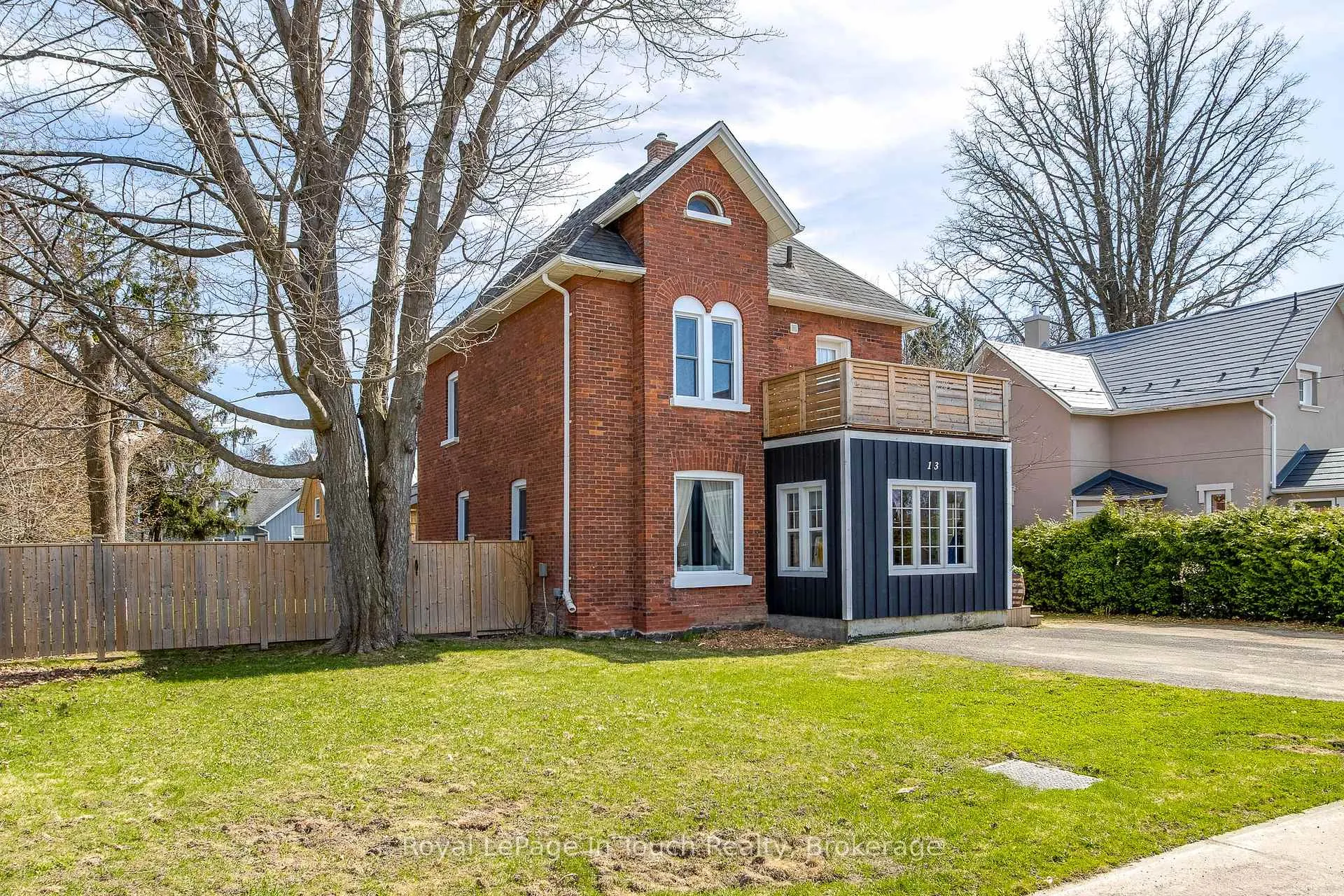 Photo 1 of 13 Stone Street, Springwater, Elmvale — HOMEH