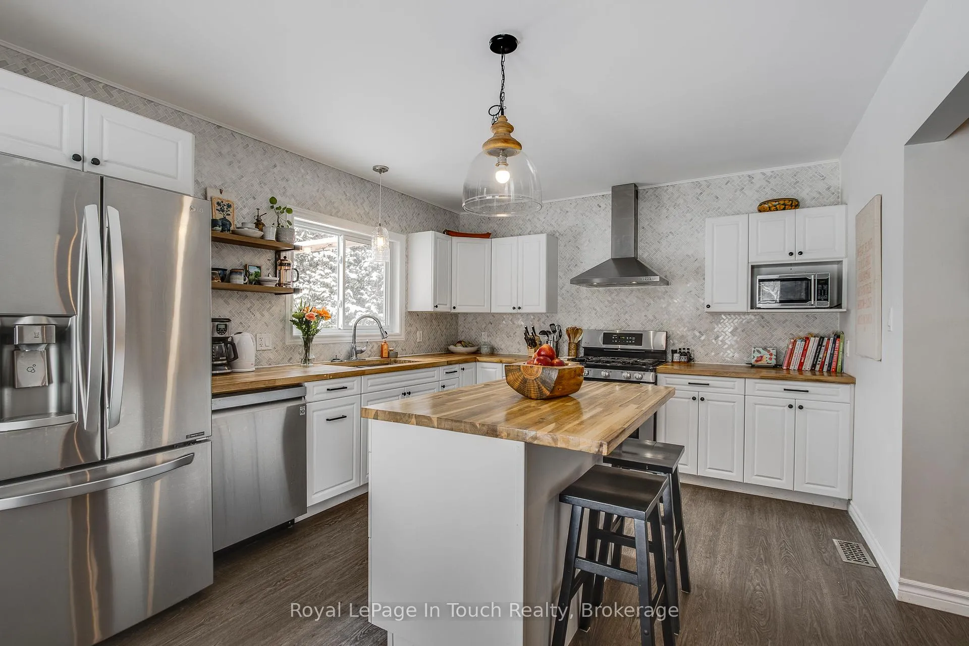 Photo 6 of 13 Stone Street, Springwater, Elmvale — HOMEH