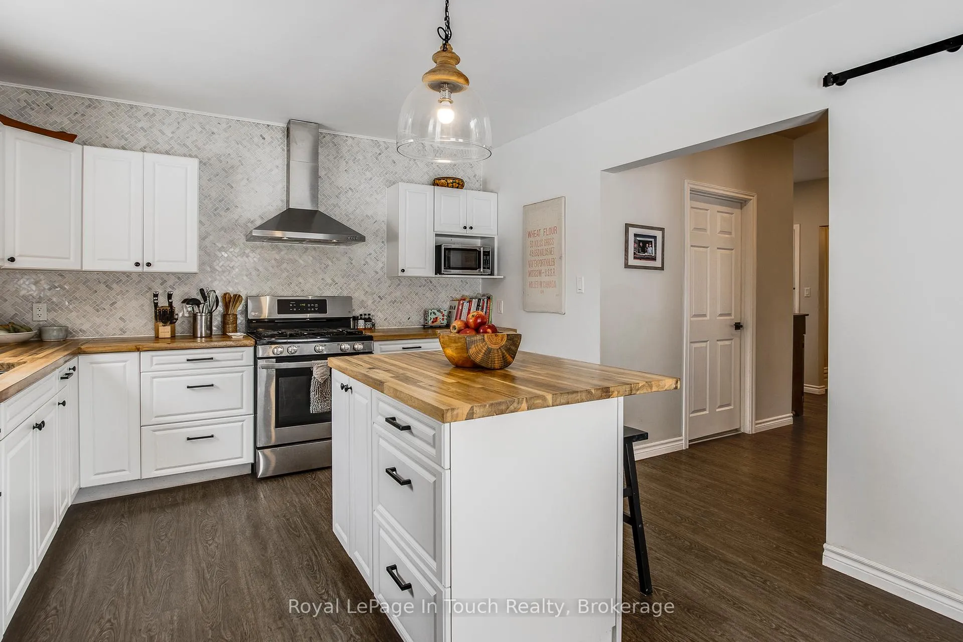 Photo 8 of 13 Stone Street, Springwater, Elmvale — HOMEH