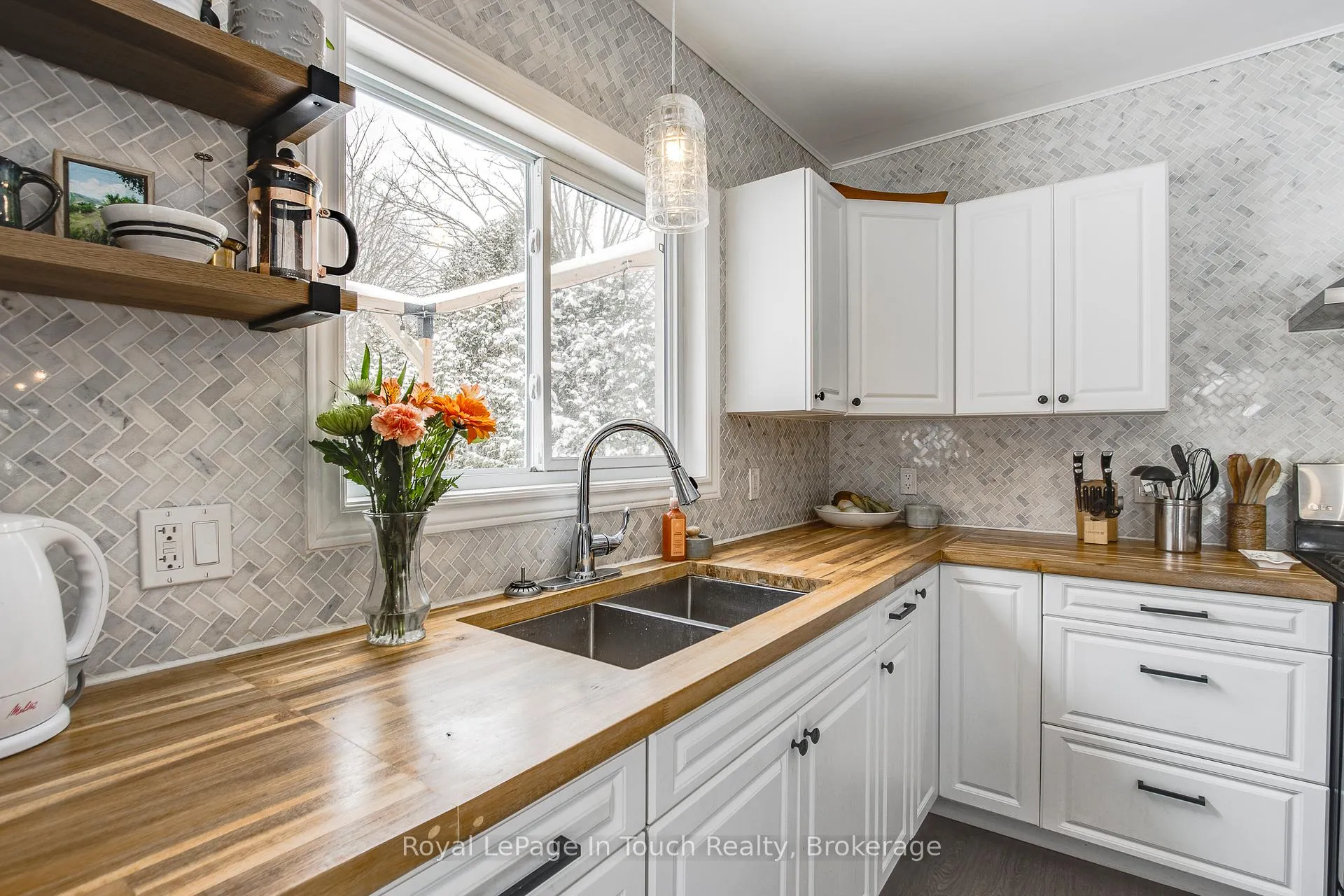 Photo 9 of 13 Stone Street, Springwater, Elmvale — HOMEH