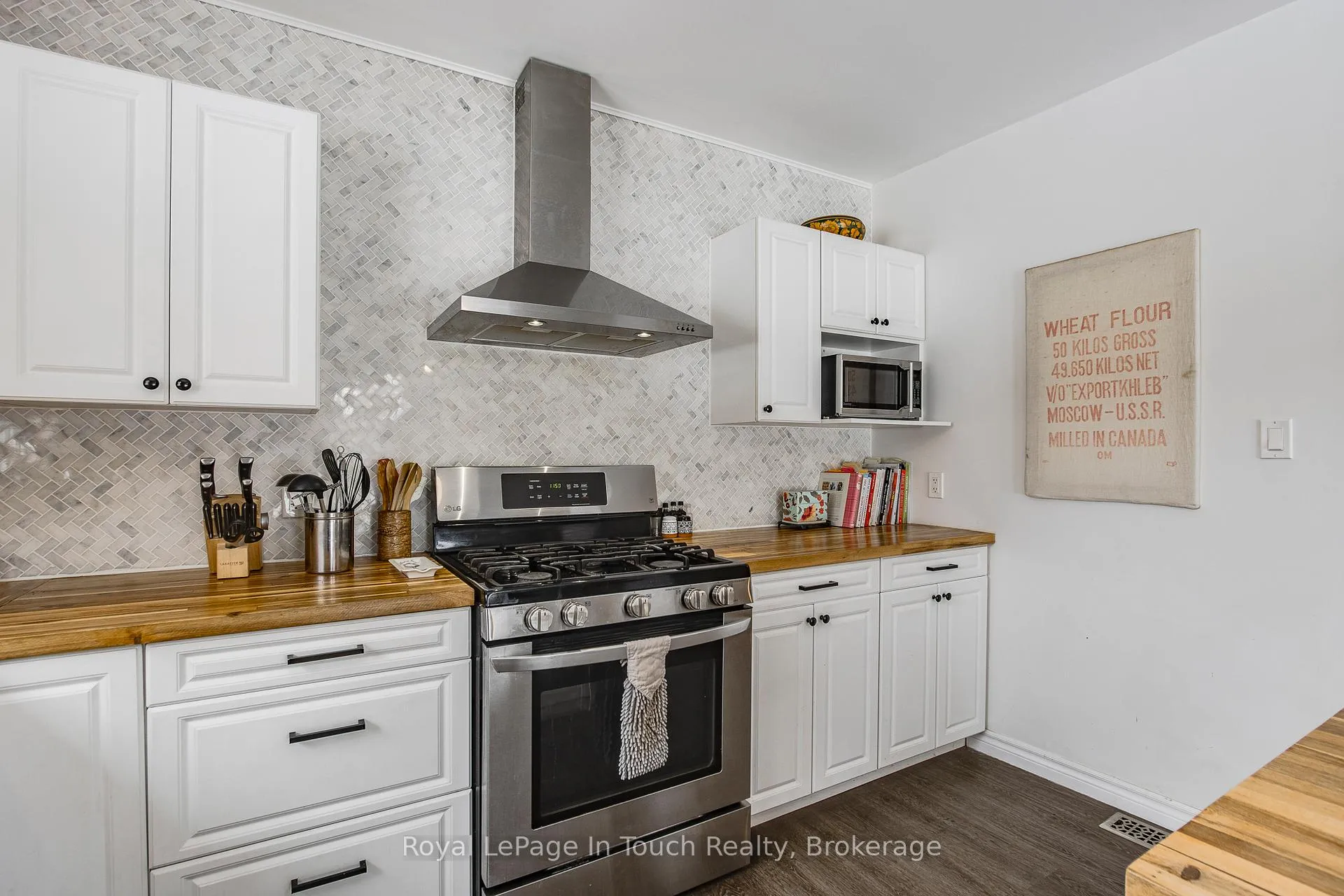 Photo 10 of 13 Stone Street, Springwater, Elmvale — HOMEH