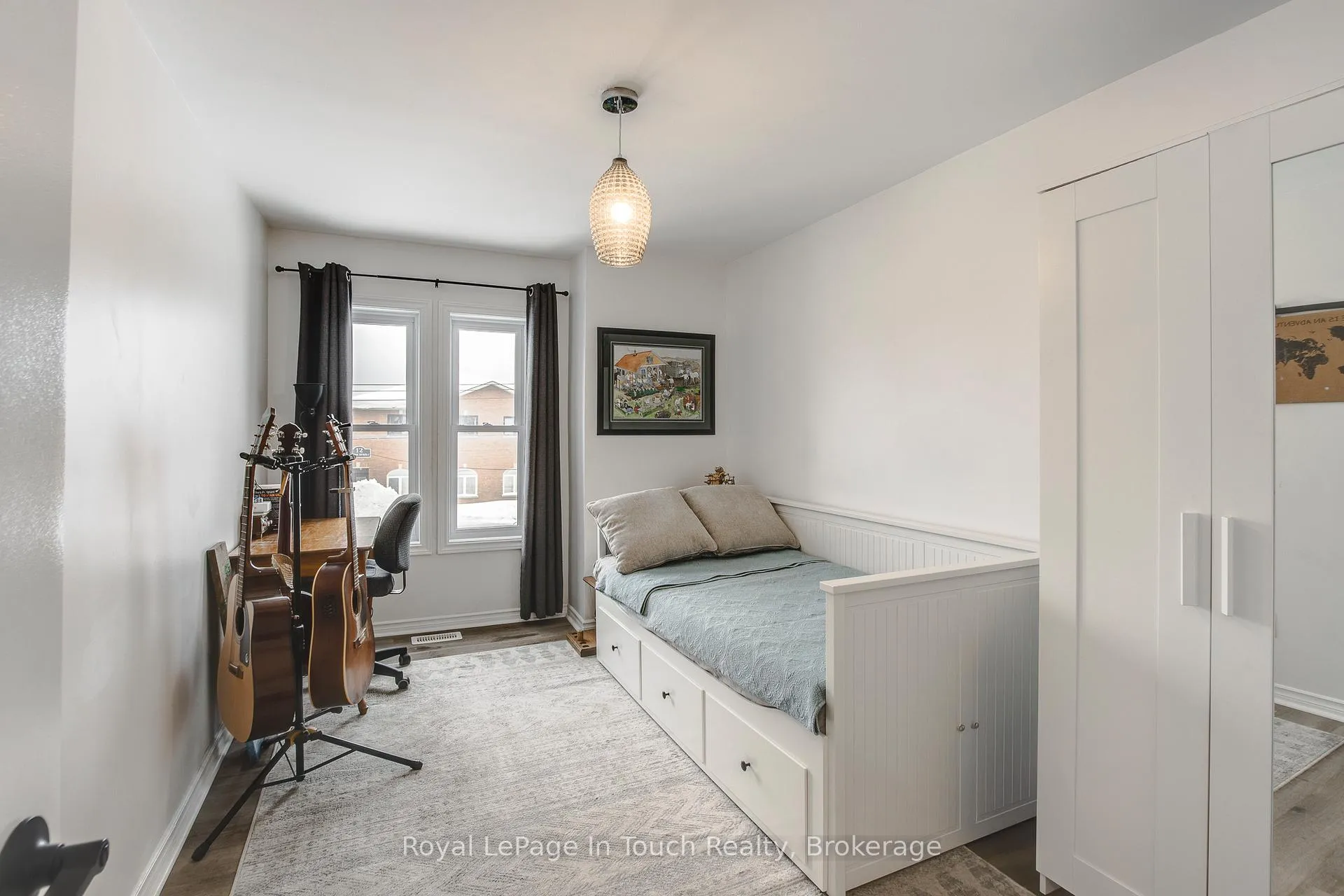 Photo 24 of 13 Stone Street, Springwater, Elmvale — HOMEH