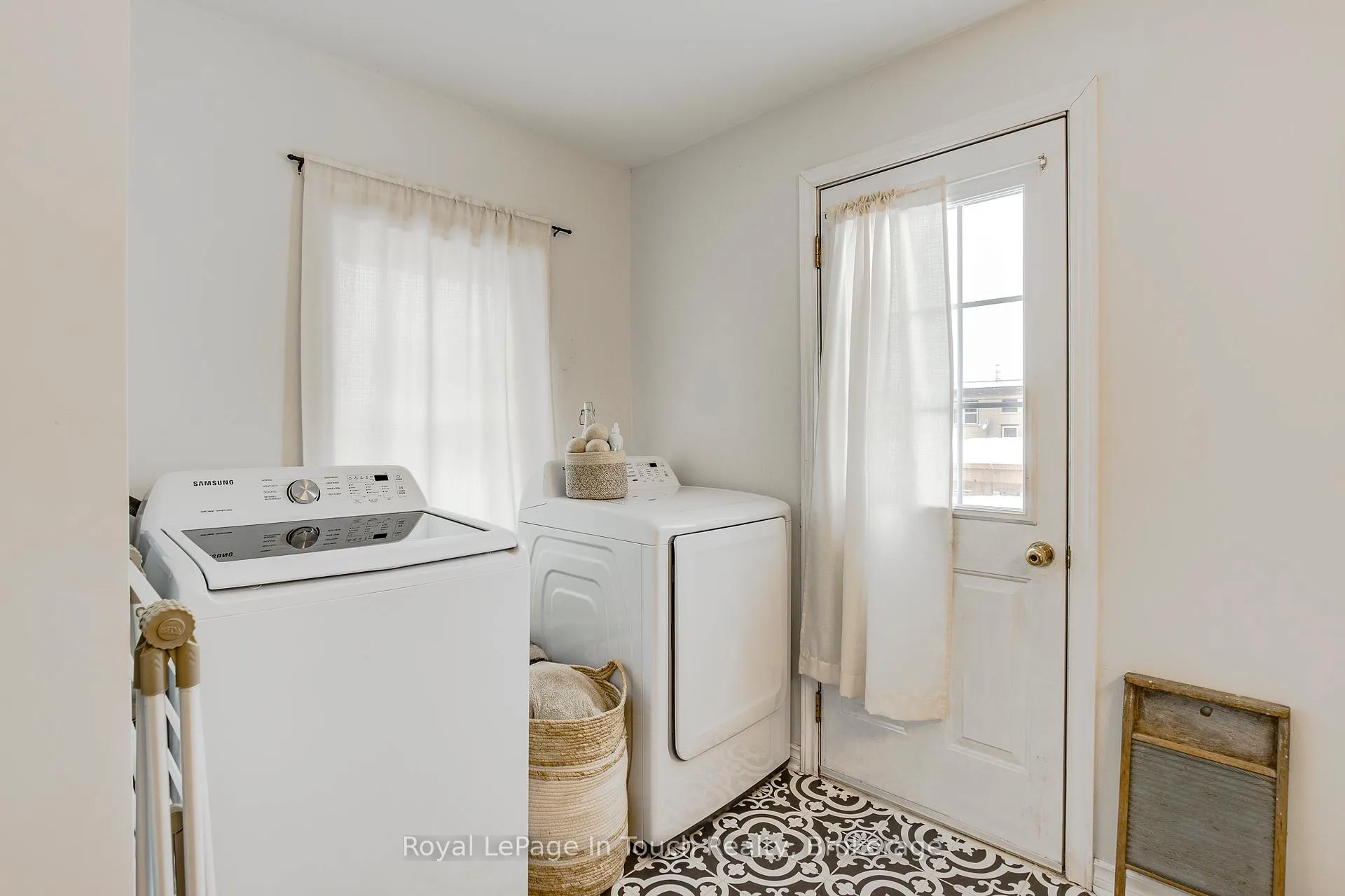 Photo 26 of 13 Stone Street, Springwater, Elmvale — HOMEH