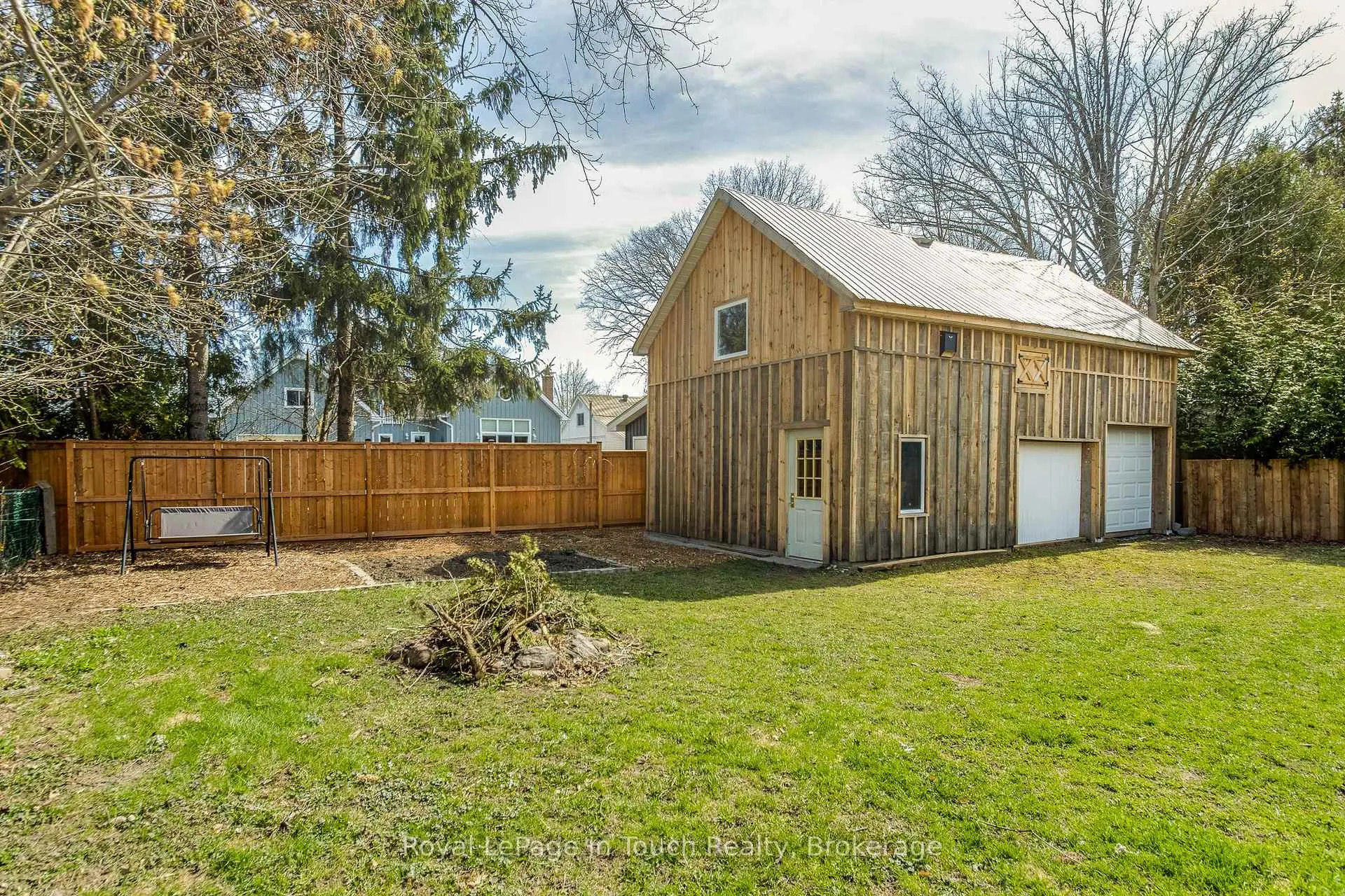 Photo 37 of 13 Stone Street, Springwater, Elmvale — HOMEH