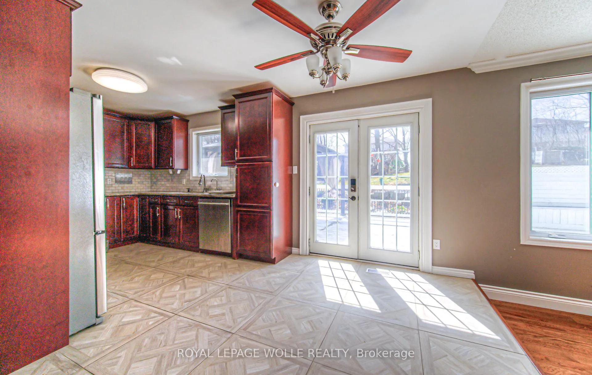 Photo 4 of 35 Wildlark Crescent, Kitchener — HOMEH