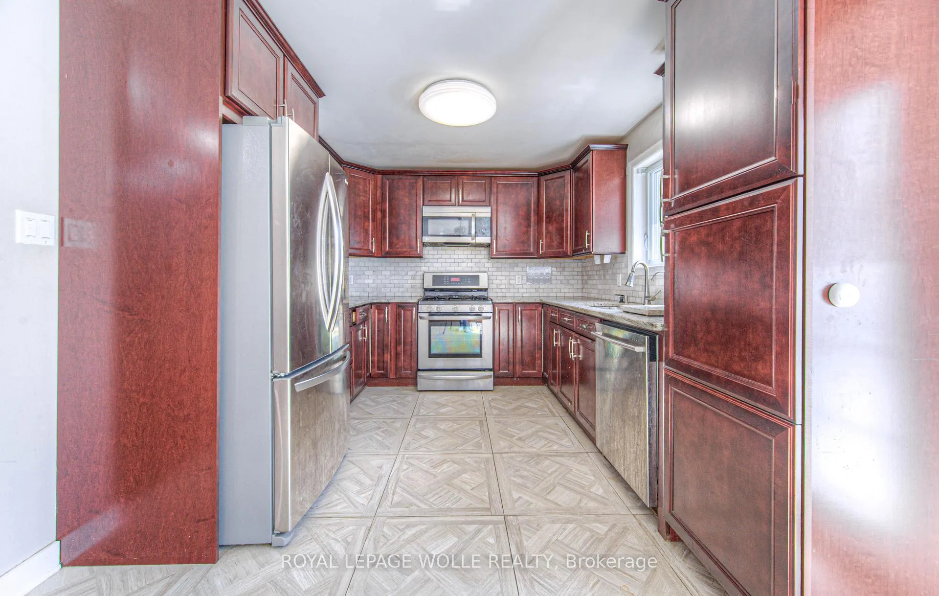 Photo 6 of 35 Wildlark Crescent, Kitchener — HOMEH
