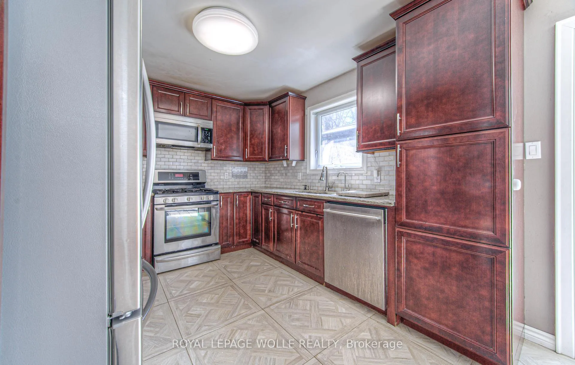 Photo 7 of 35 Wildlark Crescent, Kitchener — HOMEH