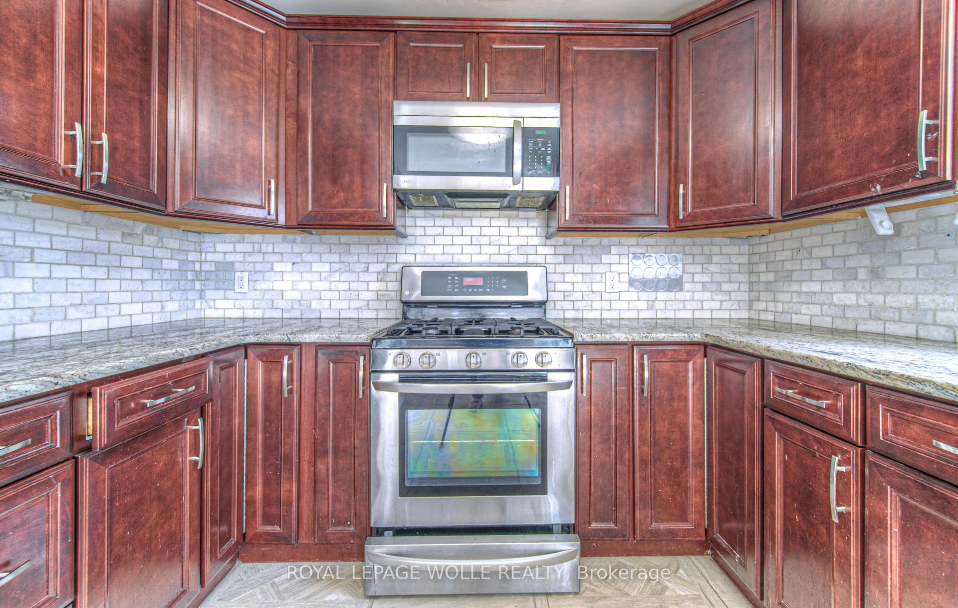 Photo 8 of 35 Wildlark Crescent, Kitchener — HOMEH