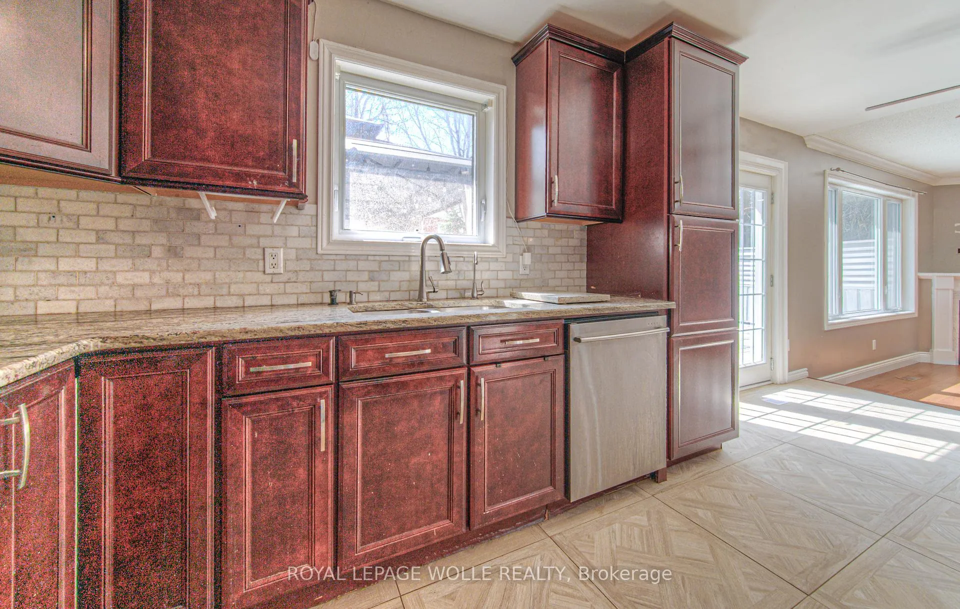 Photo 9 of 35 Wildlark Crescent, Kitchener — HOMEH