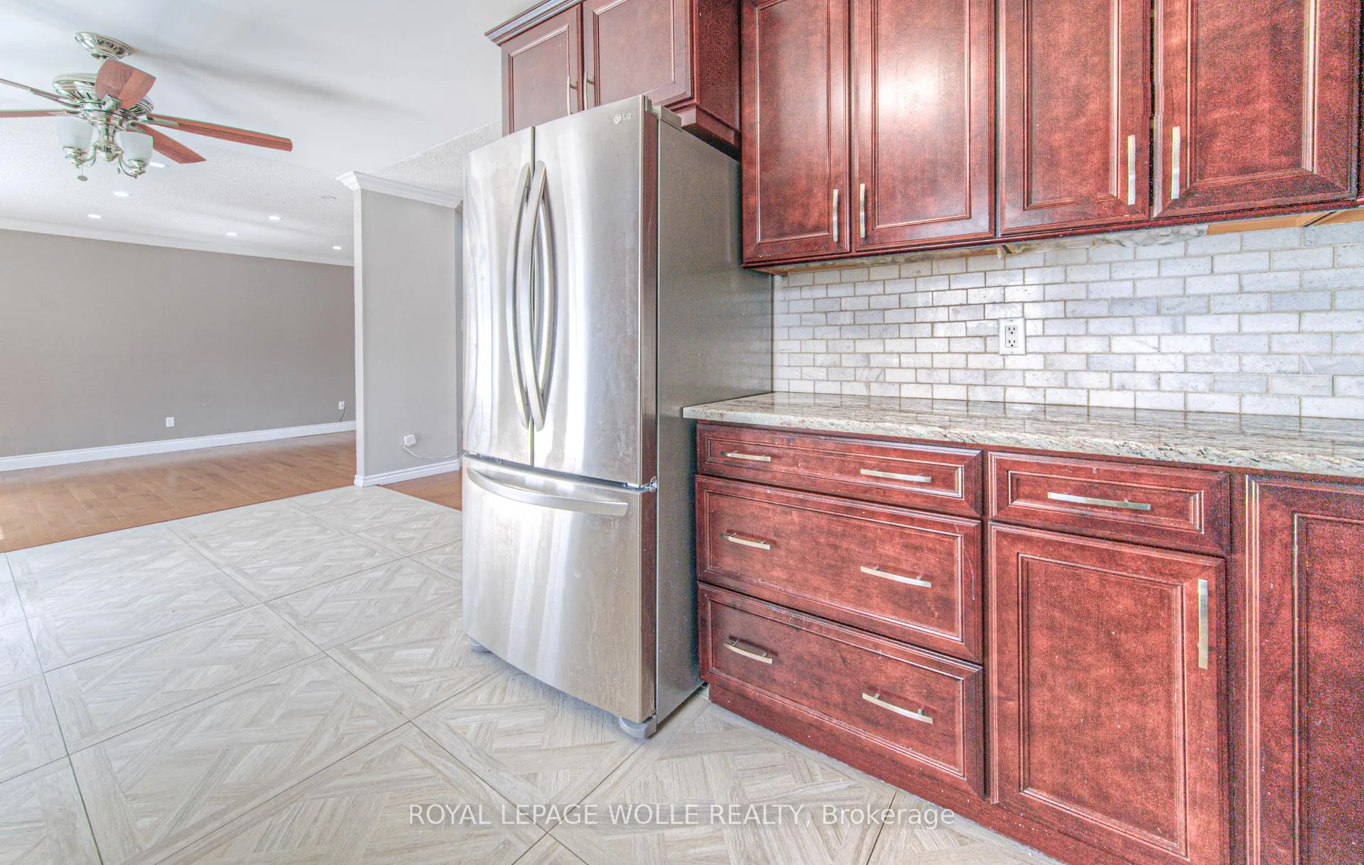 Photo 10 of 35 Wildlark Crescent, Kitchener — HOMEH