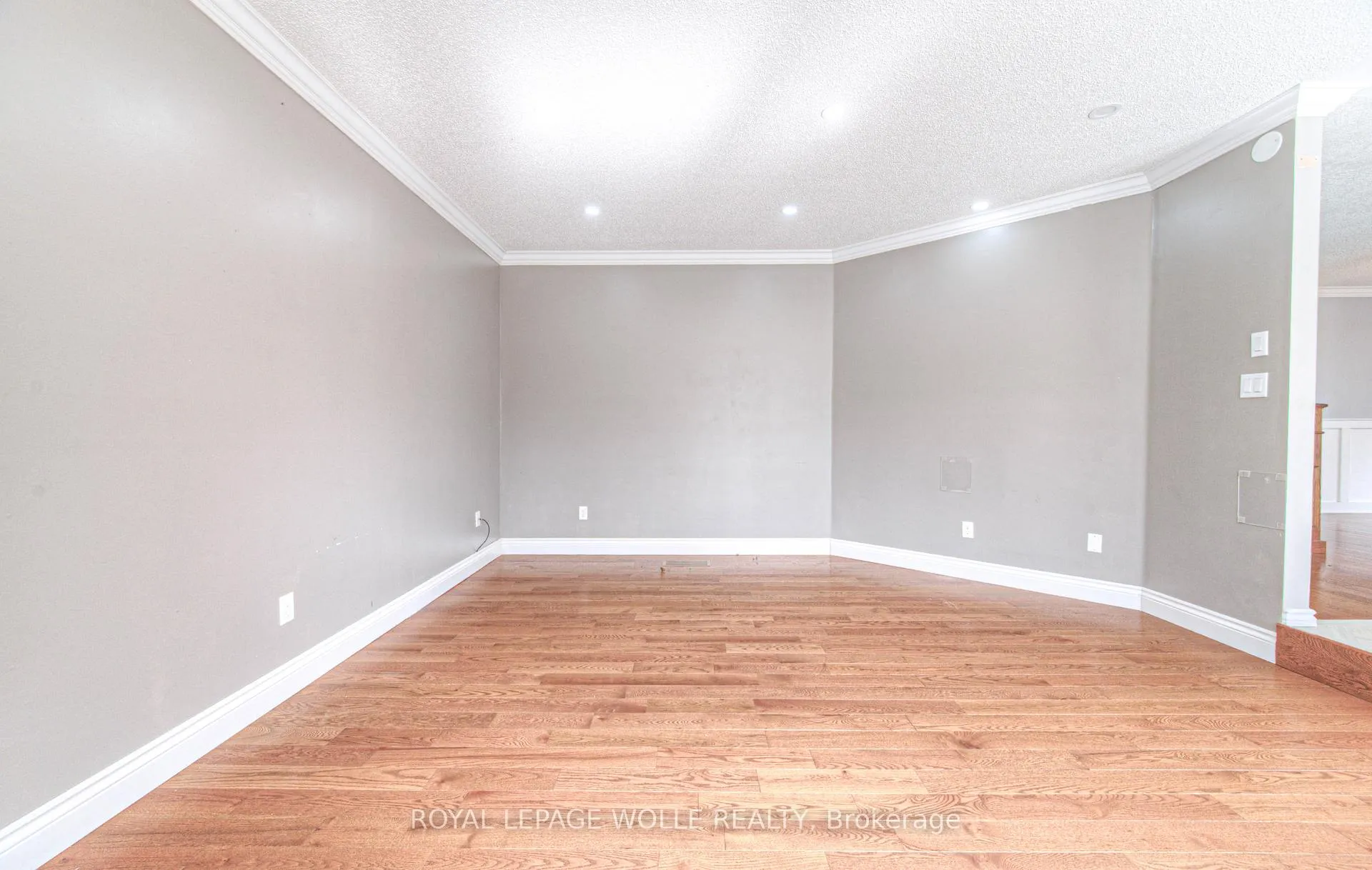 Photo 13 of 35 Wildlark Crescent, Kitchener — HOMEH