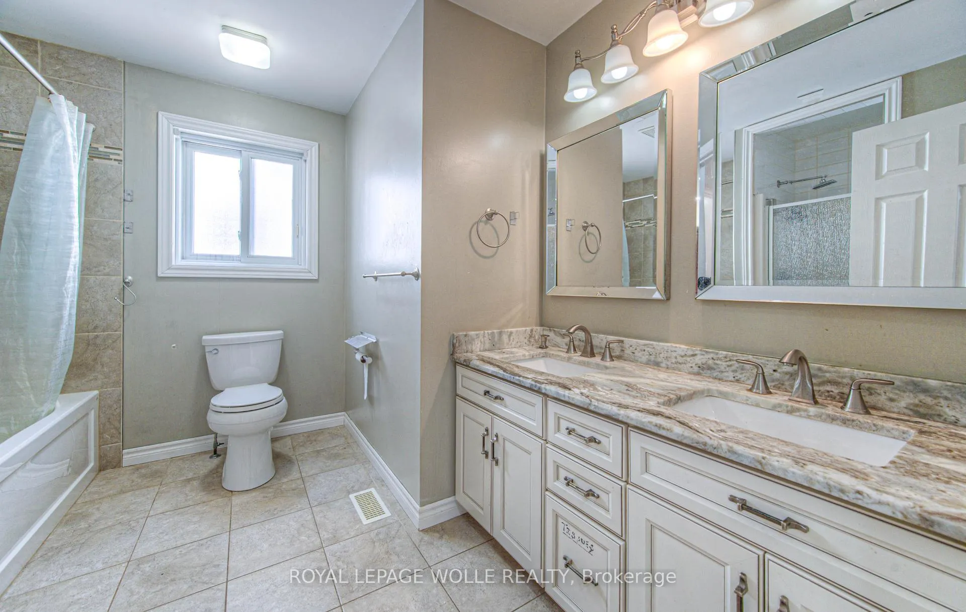 Photo 15 of 35 Wildlark Crescent, Kitchener — HOMEH