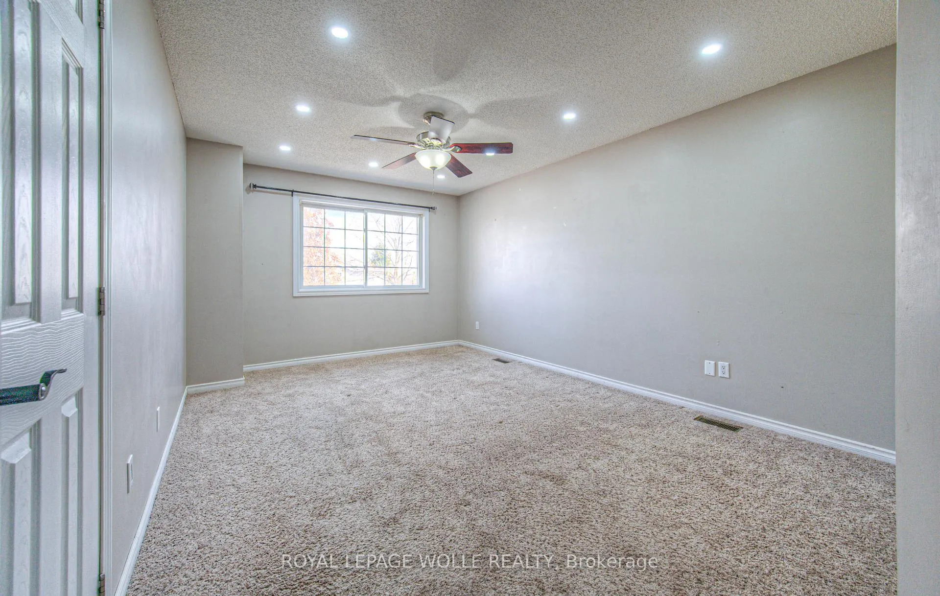 Photo 20 of 35 Wildlark Crescent, Kitchener — HOMEH