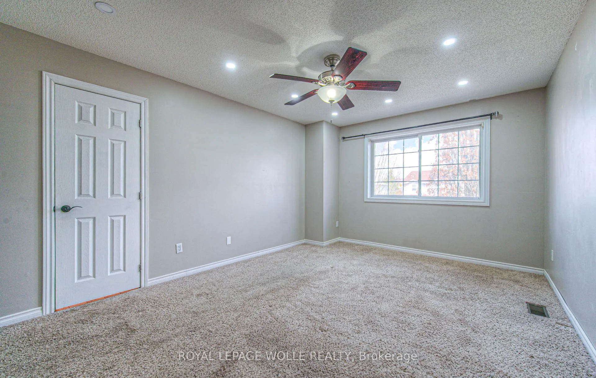 Photo 21 of 35 Wildlark Crescent, Kitchener — HOMEH