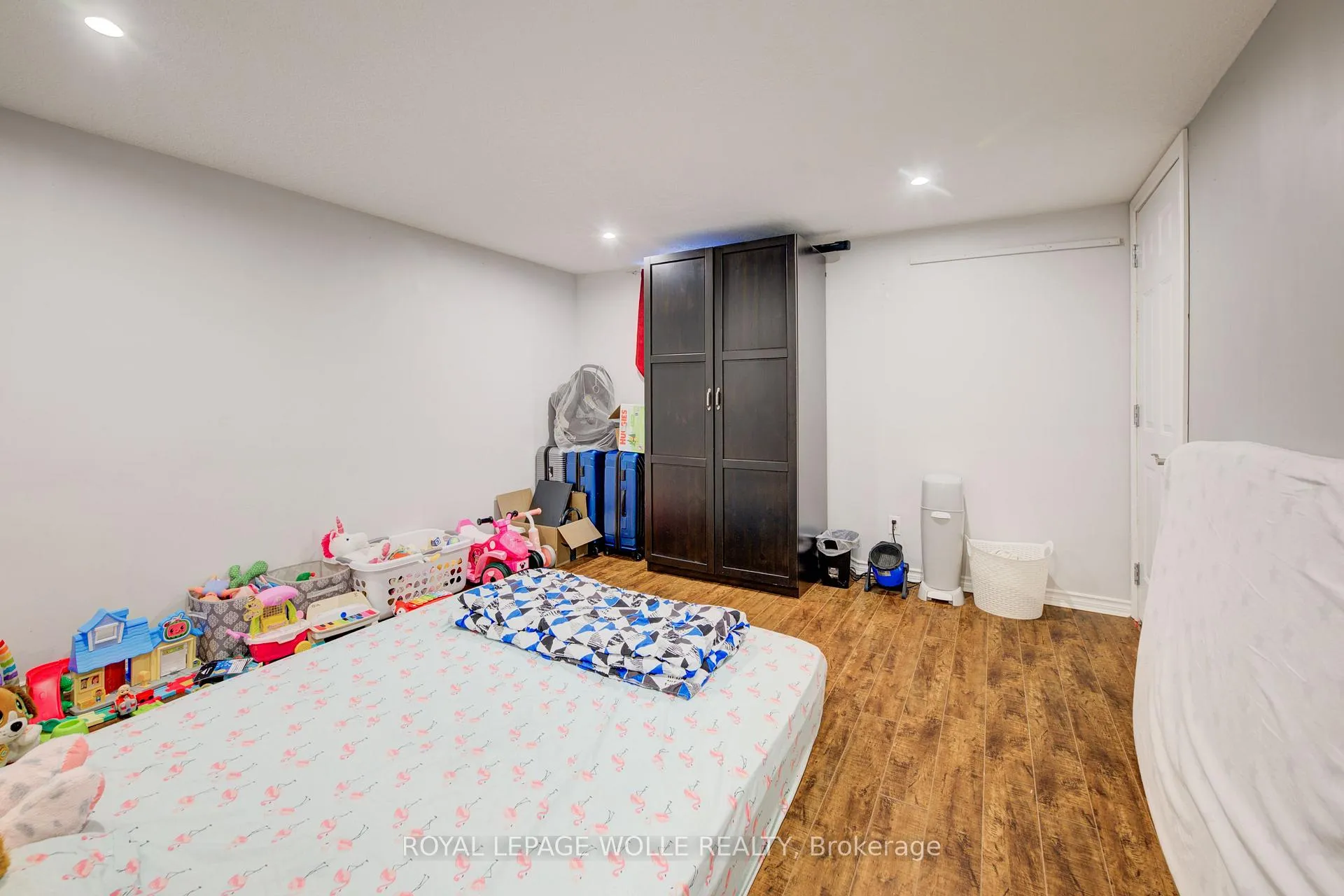 Photo 36 of 35 Wildlark Crescent, Kitchener — HOMEH