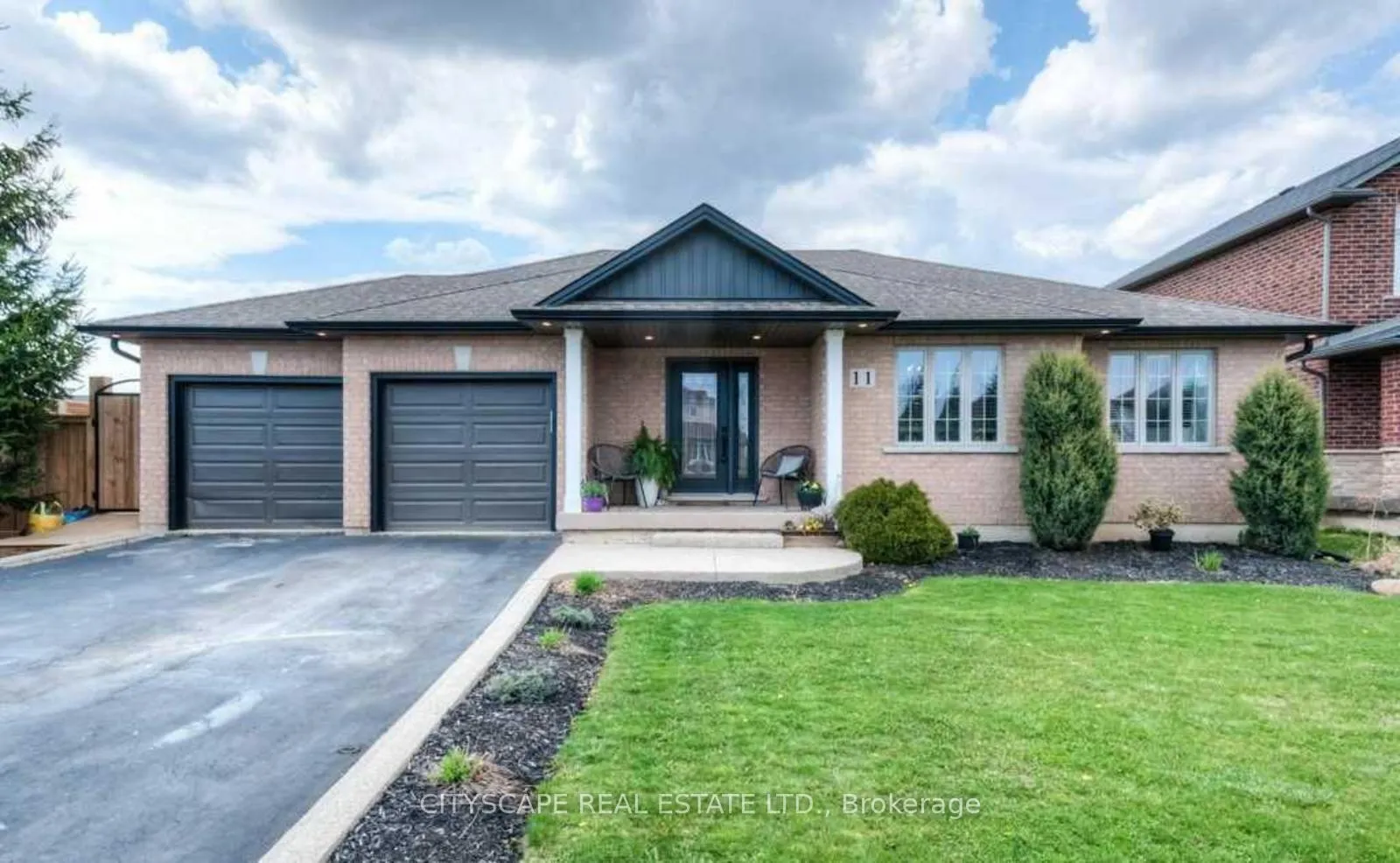 Photo 1 of 11 Penfold Court, Hamilton, Mount Hope — HOMEH