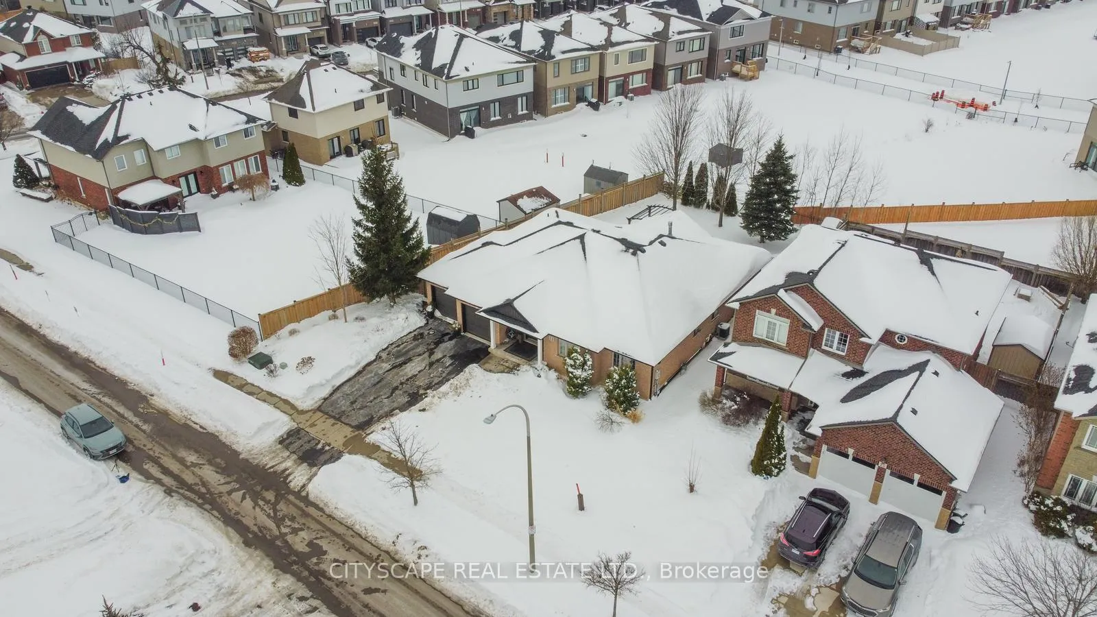 Photo 4 of 11 Penfold Court, Hamilton, Mount Hope — HOMEH