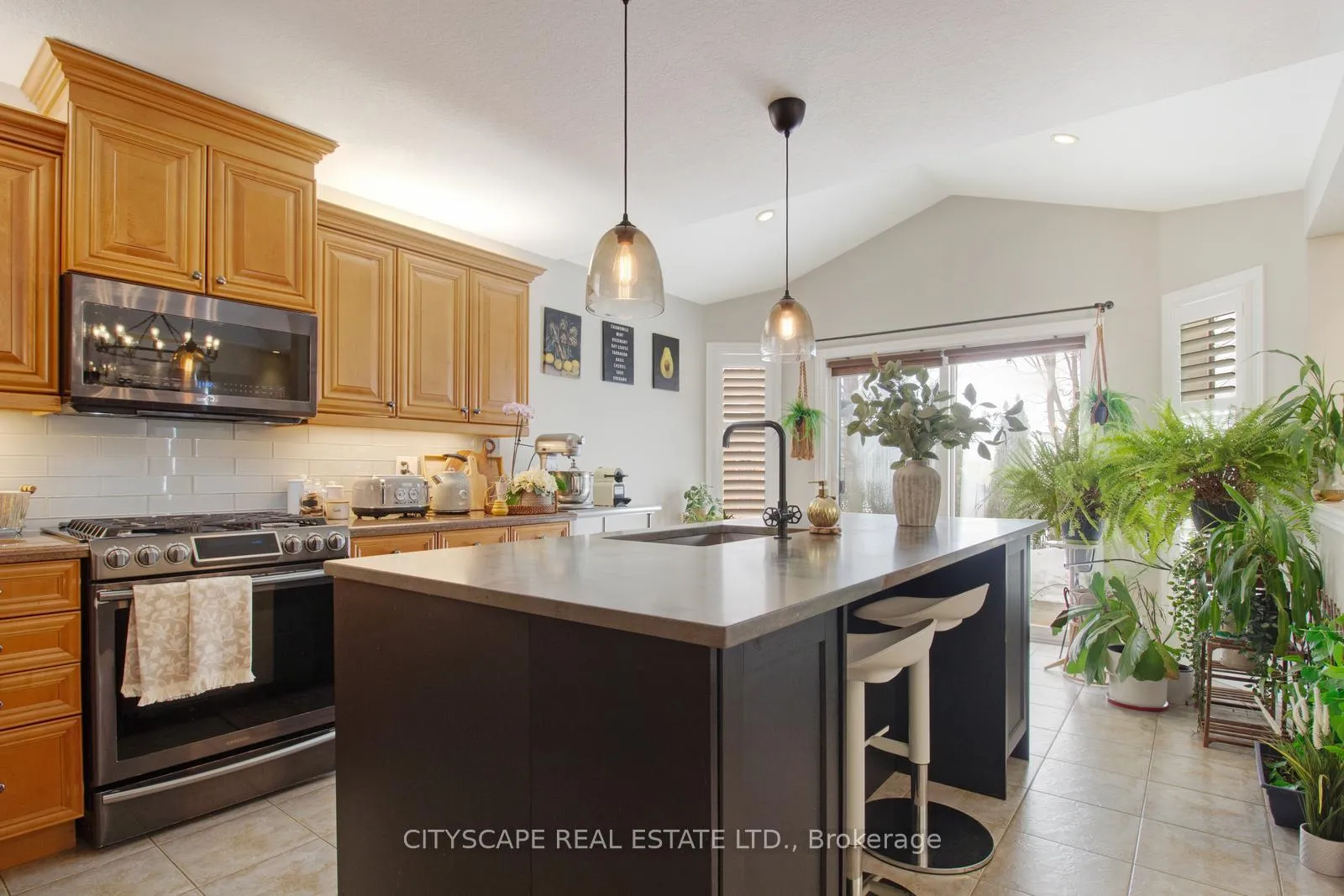 Photo 17 of 11 Penfold Court, Hamilton, Mount Hope — HOMEH