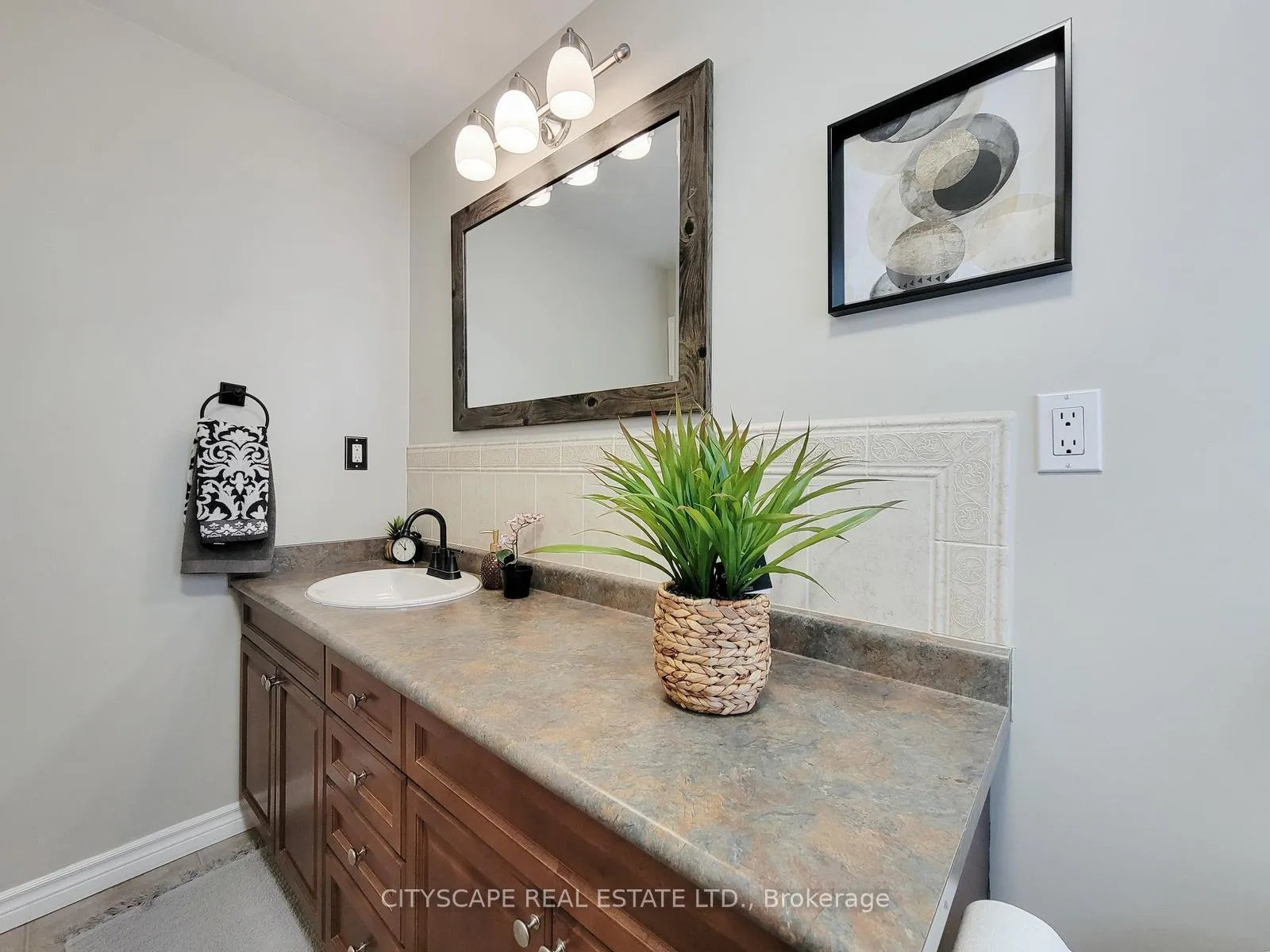 Photo 32 of 11 Penfold Court, Hamilton, Mount Hope — HOMEH