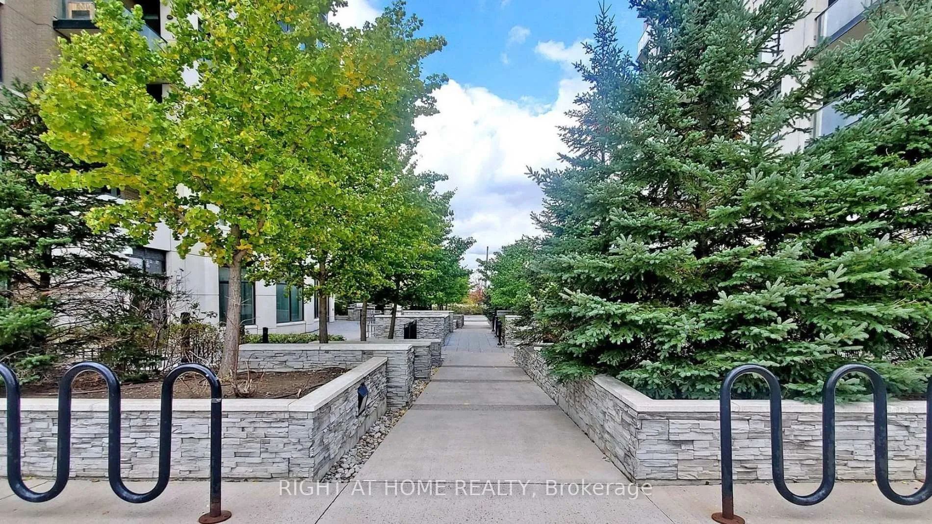 Photo 3 of Unit 609, 111 Upper Duke Crescent, Markham, Unionville — HOMEH
