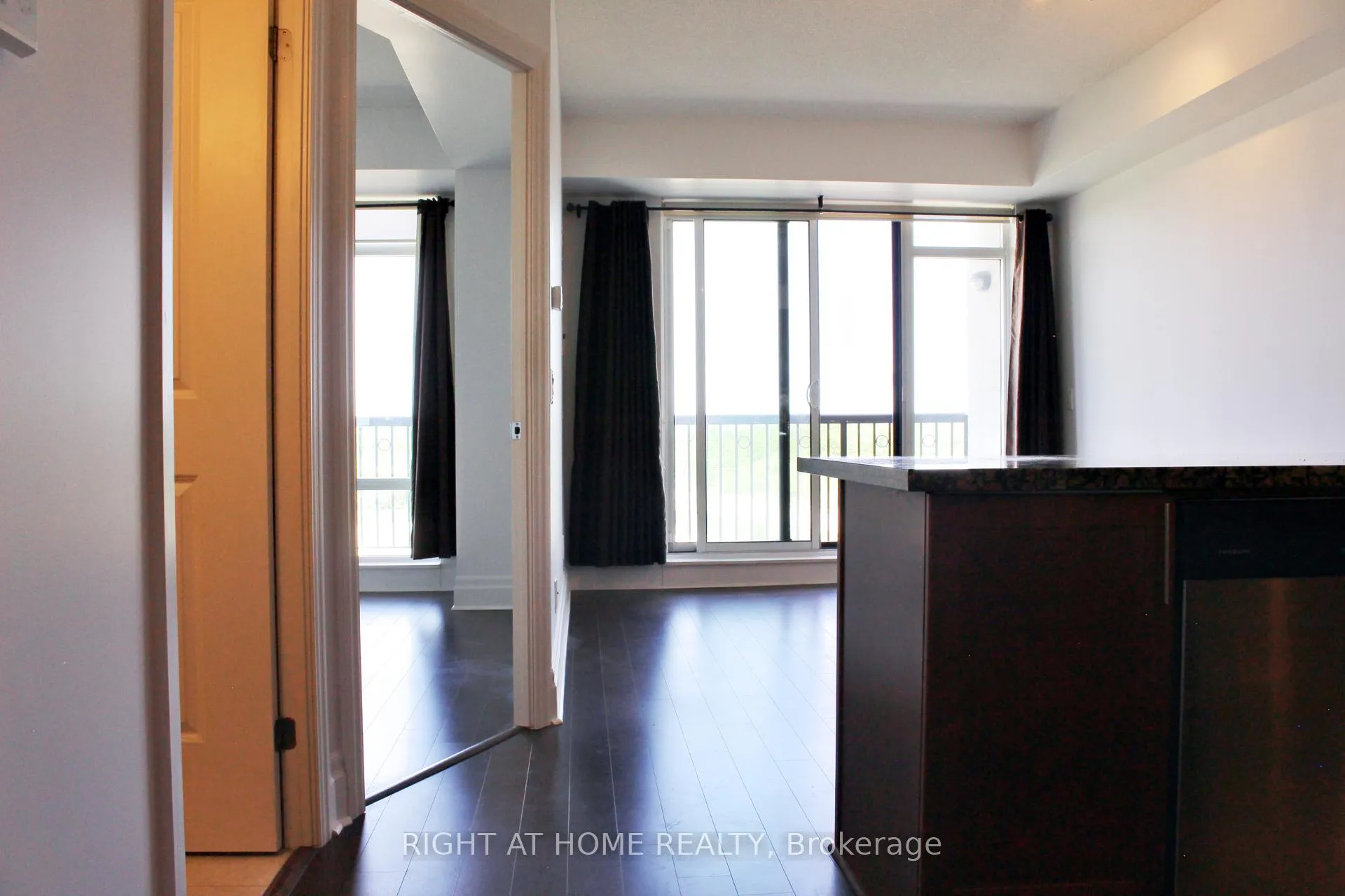 Photo 6 of Unit 609, 111 Upper Duke Crescent, Markham, Unionville — HOMEH