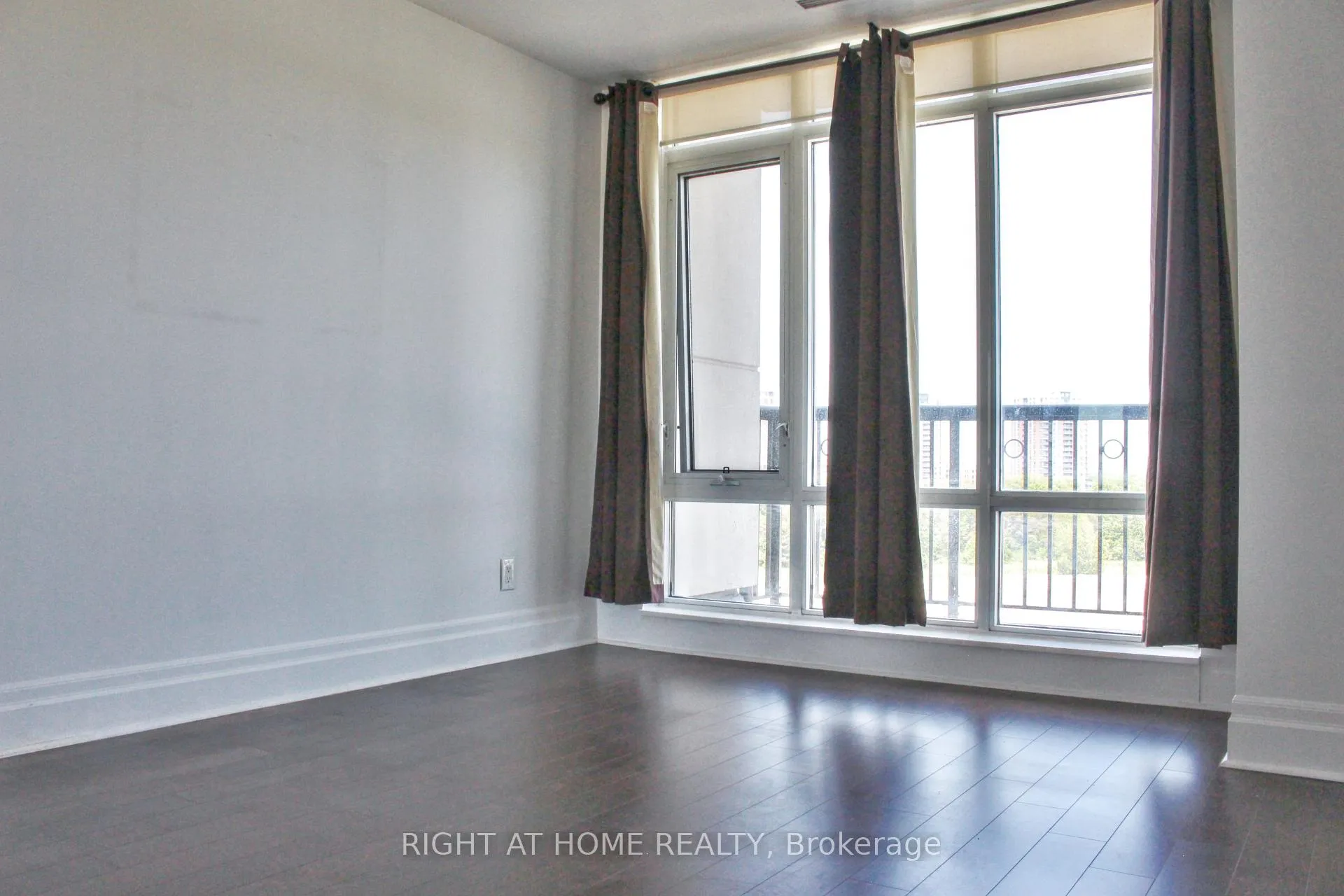 Photo 10 of Unit 609, 111 Upper Duke Crescent, Markham, Unionville — HOMEH