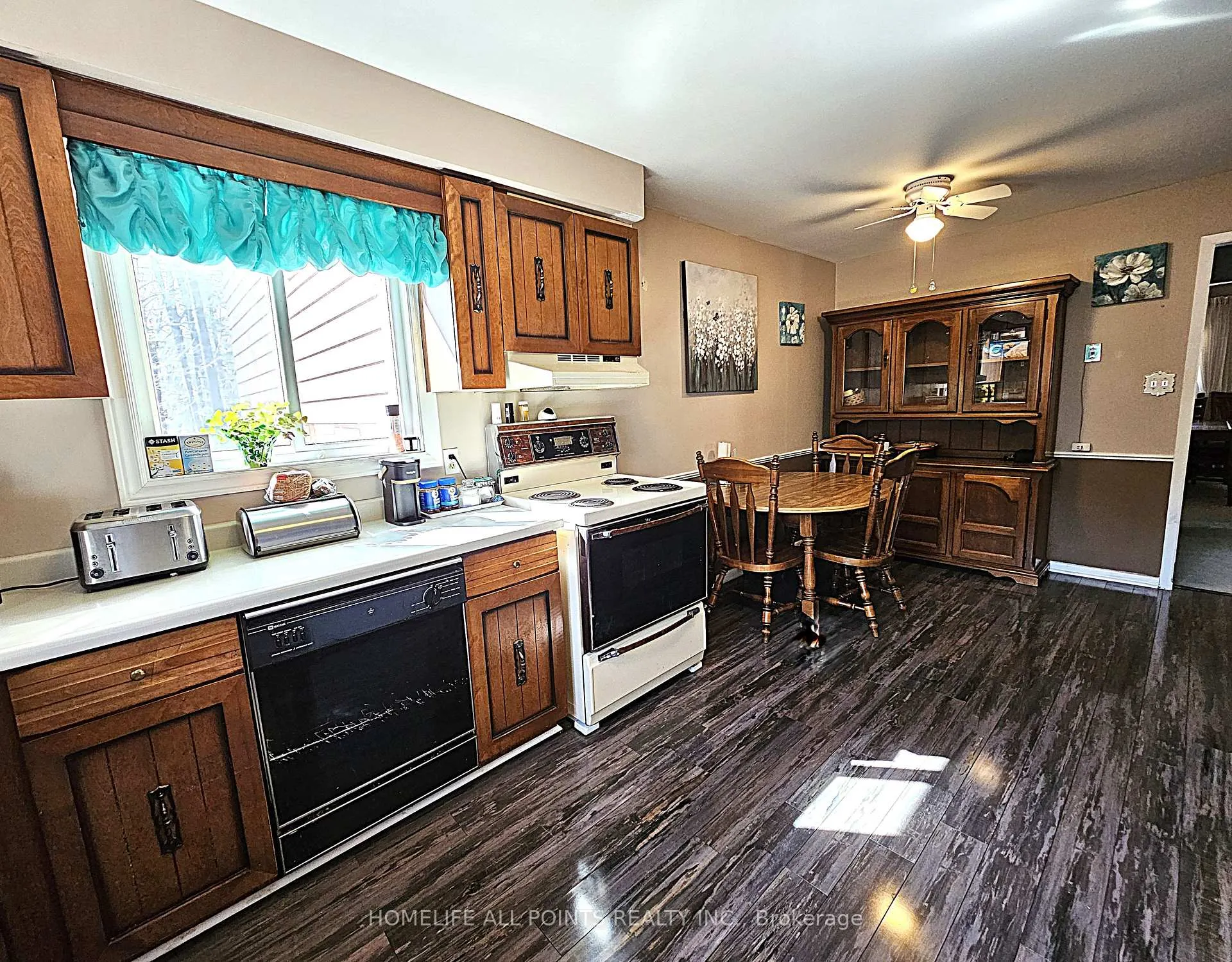 Photo 11 of 9 Hailey Hollow, Barrie, Letitia Heights — HOMEH
