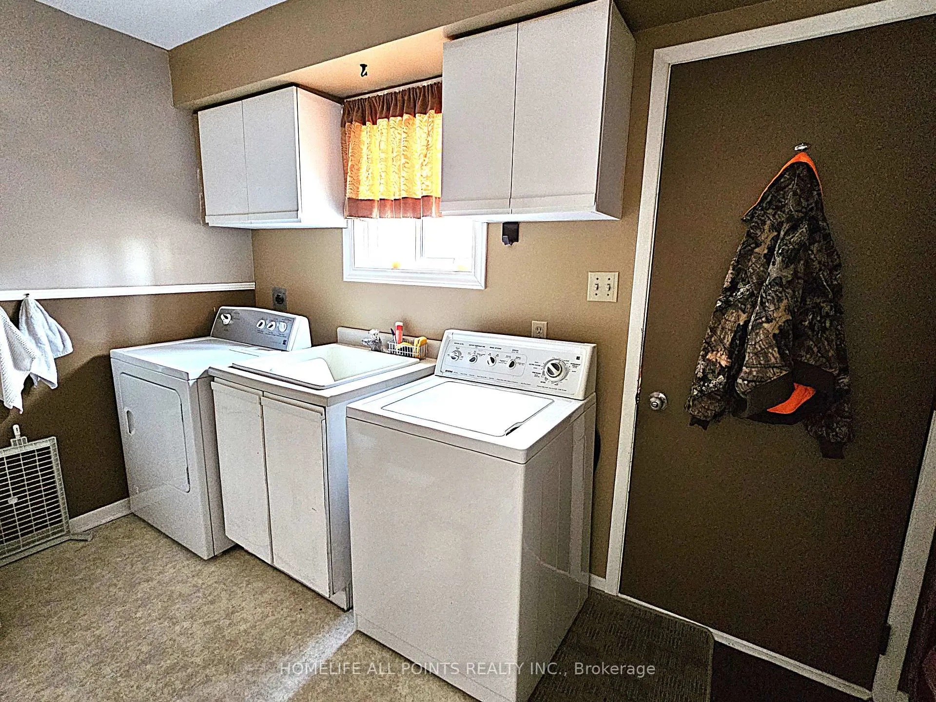 Photo 41 of 9 Hailey Hollow, Barrie, Letitia Heights — HOMEH