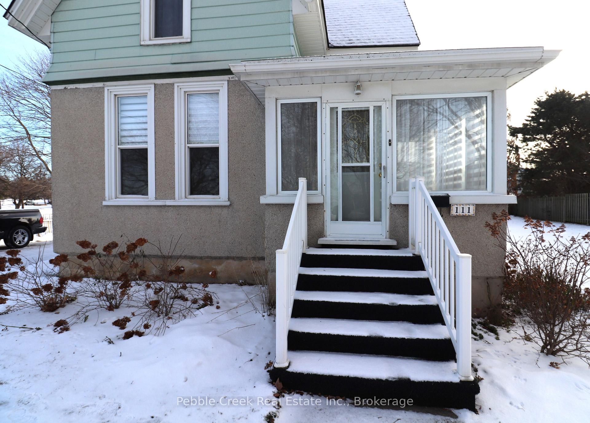 Photo 2 of 111 St Georges Crescent, Goderich, Goderich (Town) — HOMEH