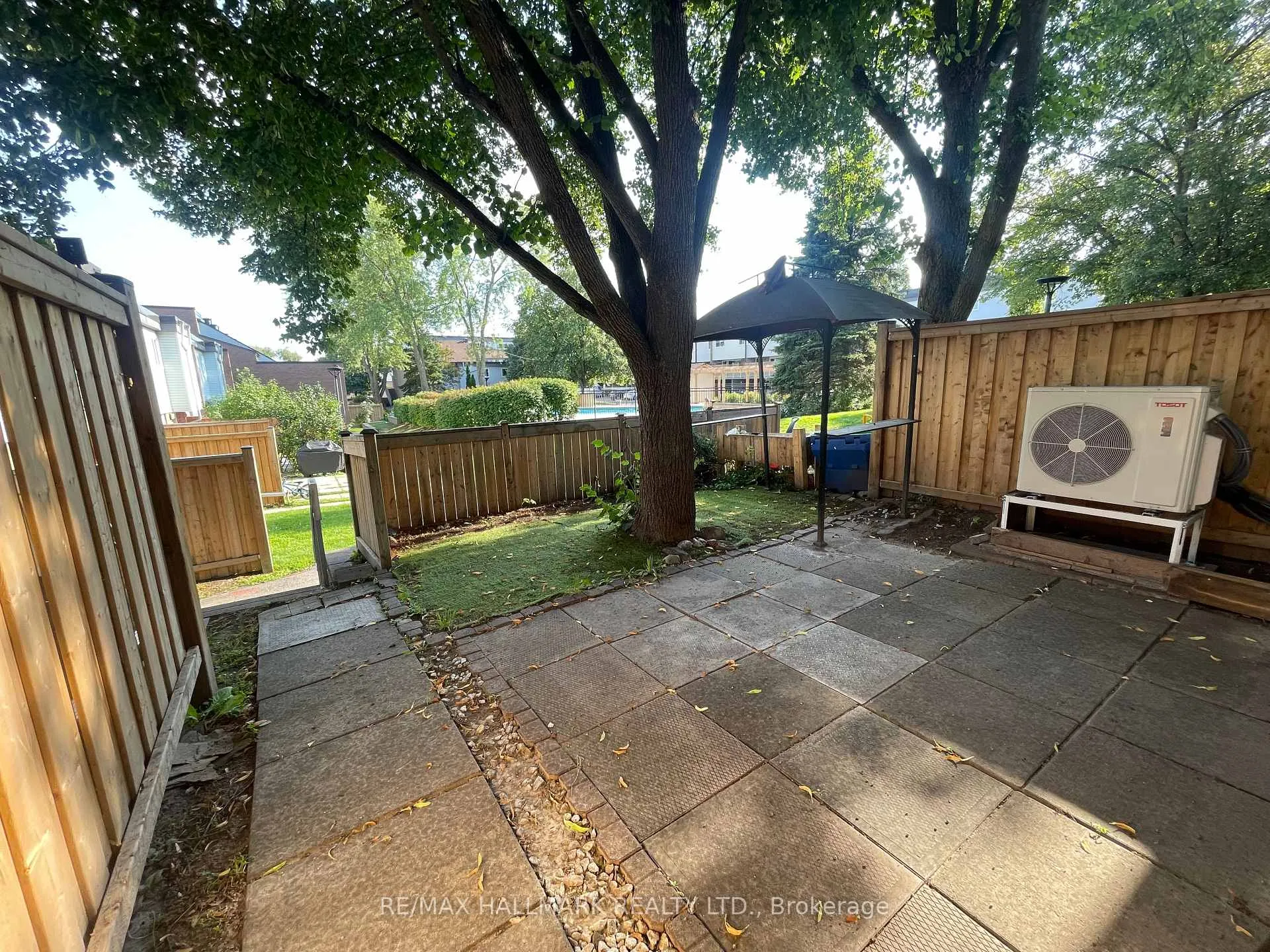Photo 2 of 144 Milestone Crescent, Aurora, Aurora Village — HOMEH