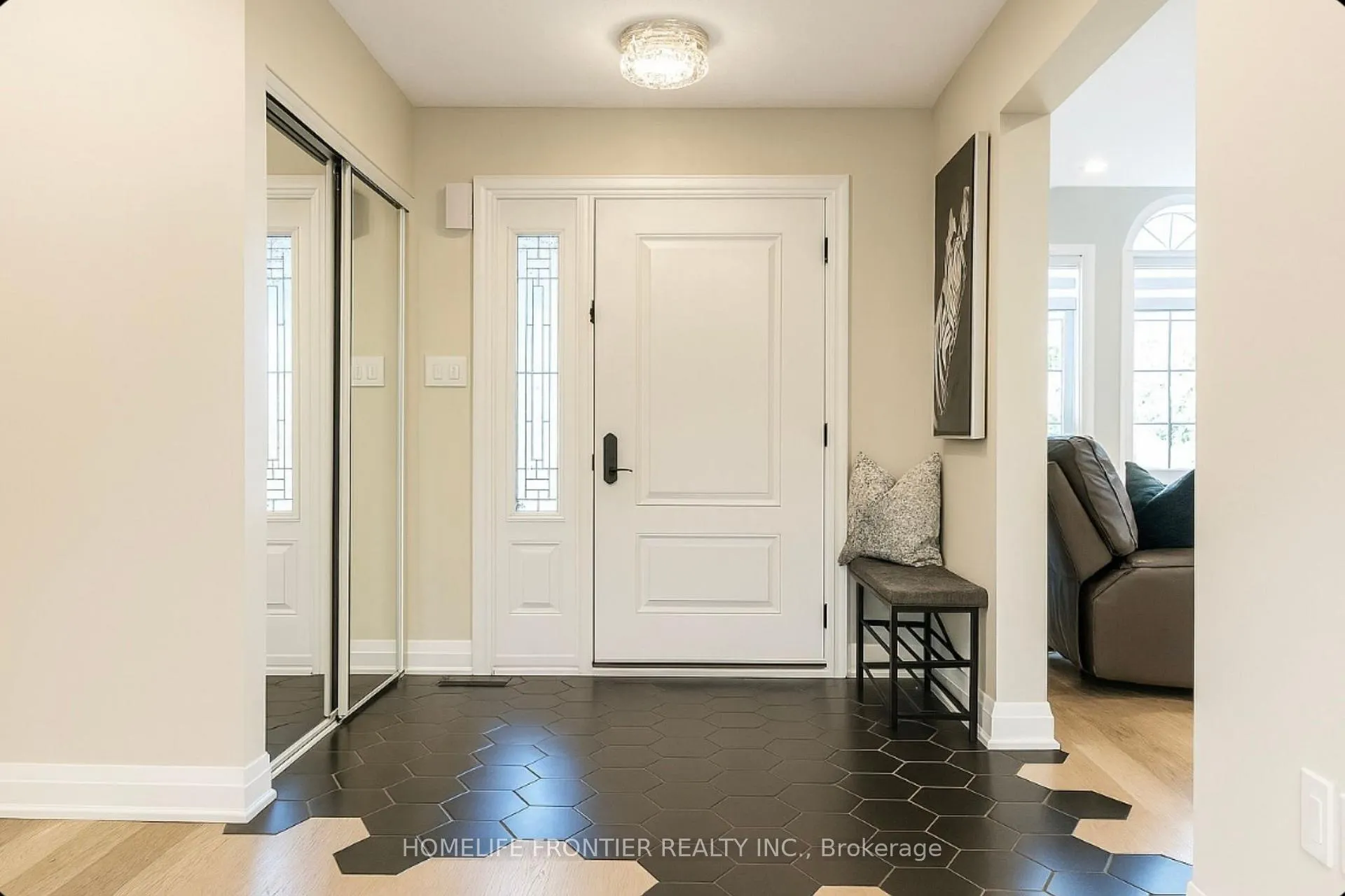 Photo 2 of 41 White Elm Road, Barrie, Holly — HOMEH