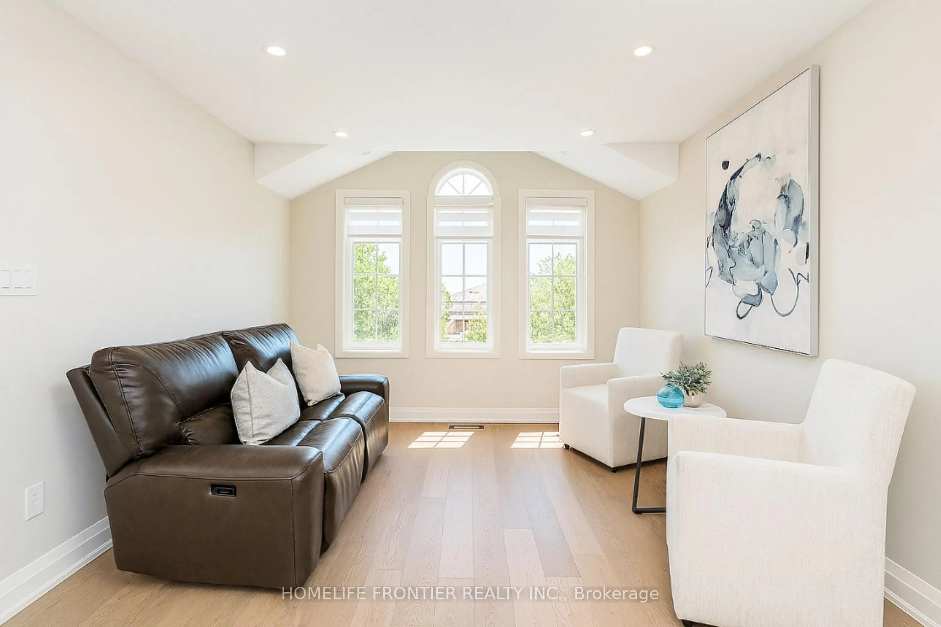 Photo 3 of 41 White Elm Road, Barrie, Holly — HOMEH