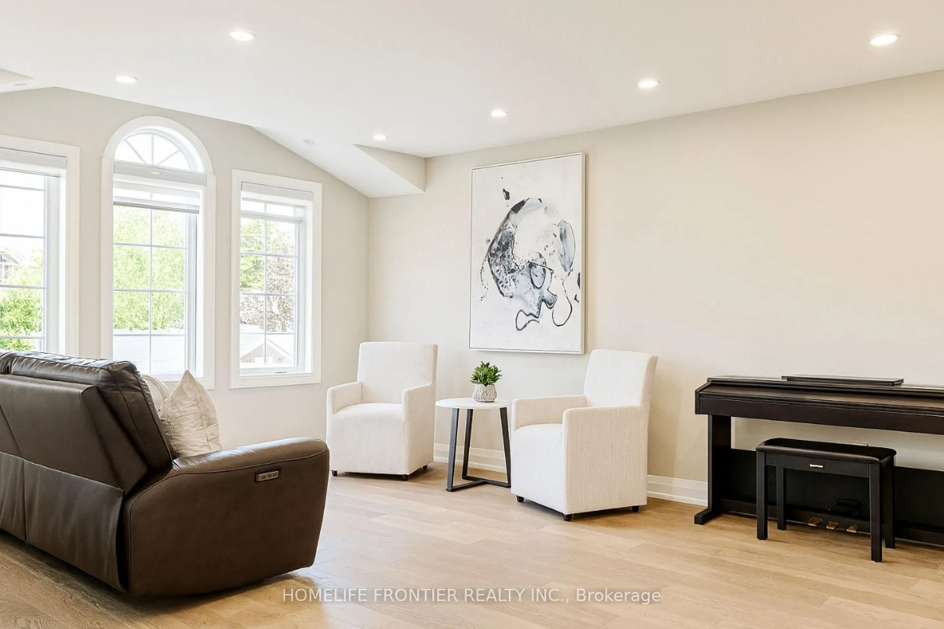 Photo 4 of 41 White Elm Road, Barrie, Holly — HOMEH