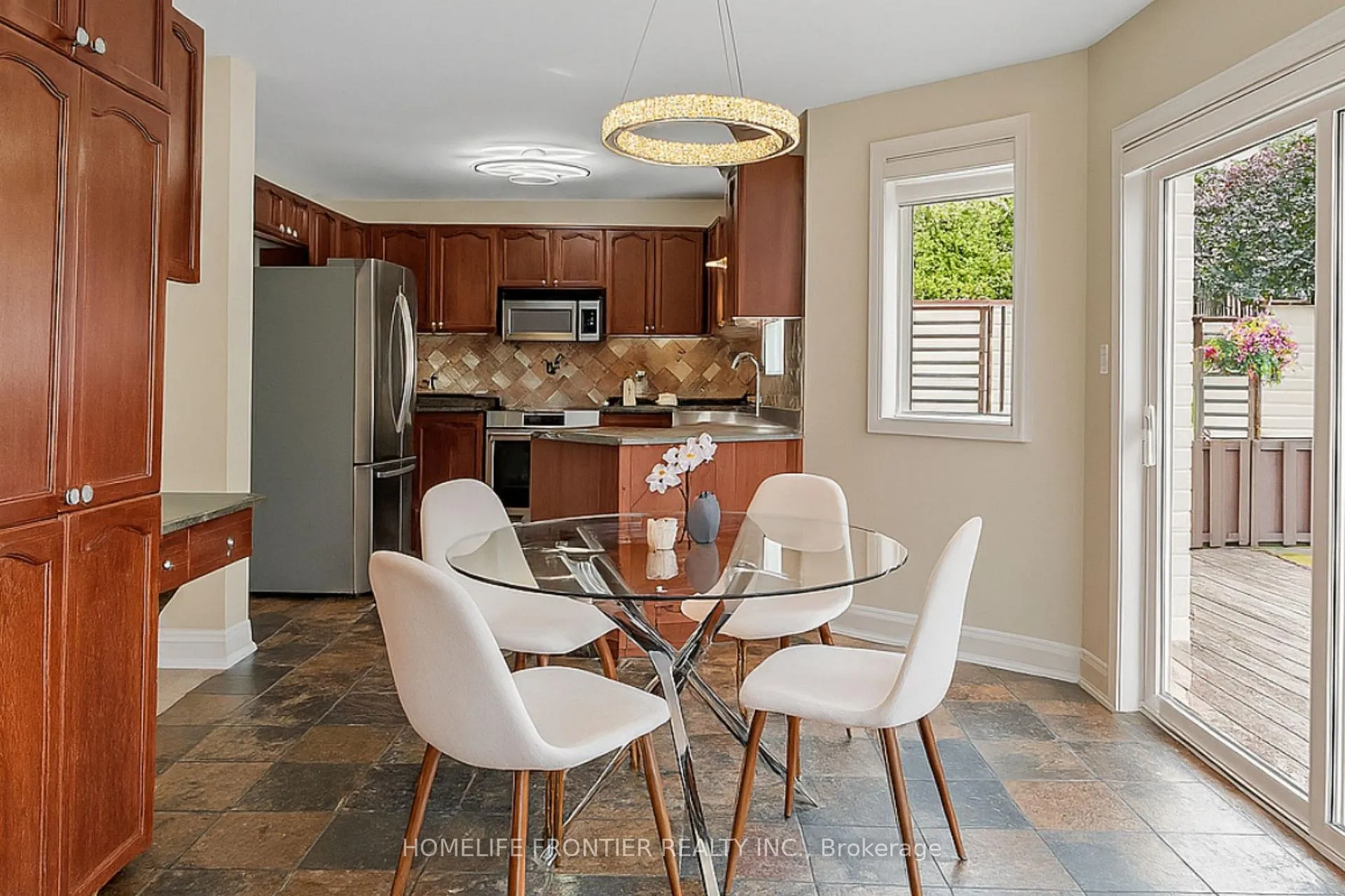 Photo 6 of 41 White Elm Road, Barrie, Holly — HOMEH