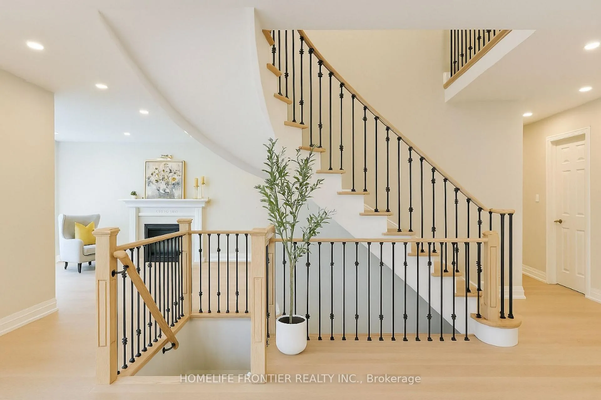 Photo 8 of 41 White Elm Road, Barrie, Holly — HOMEH