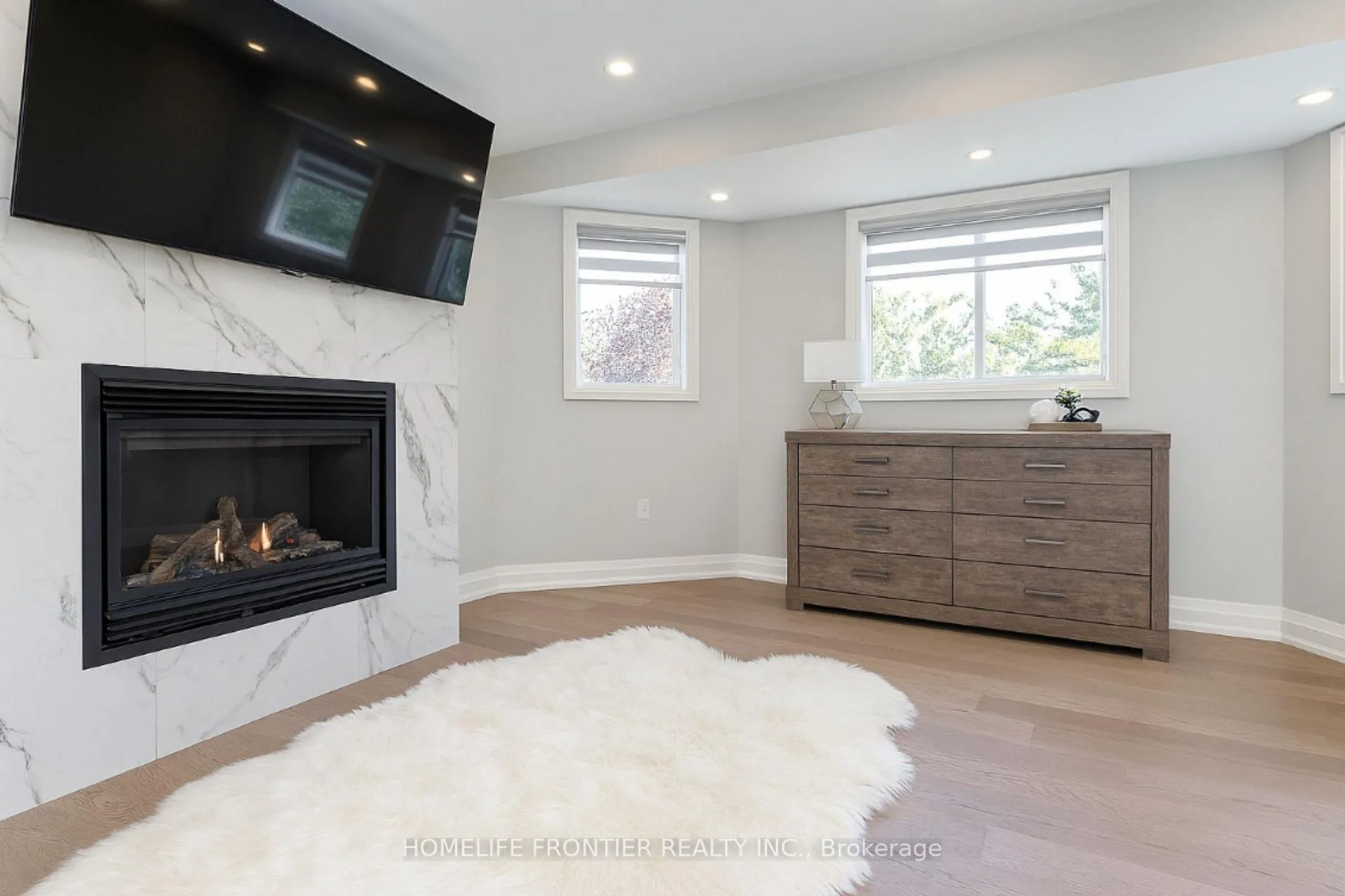 Photo 13 of 41 White Elm Road, Barrie, Holly — HOMEH