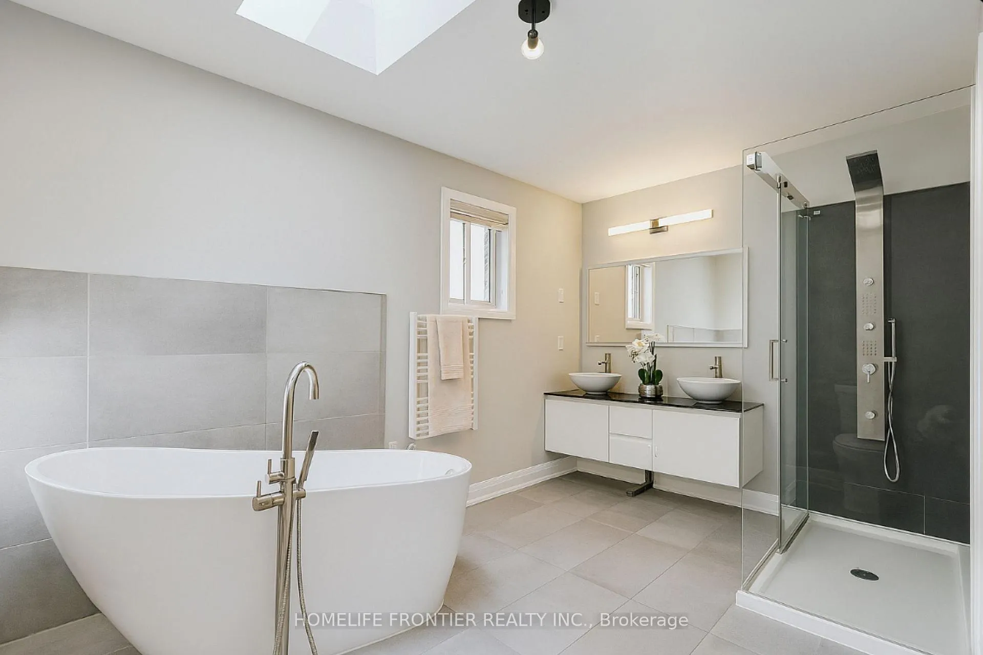Photo 15 of 41 White Elm Road, Barrie, Holly — HOMEH
