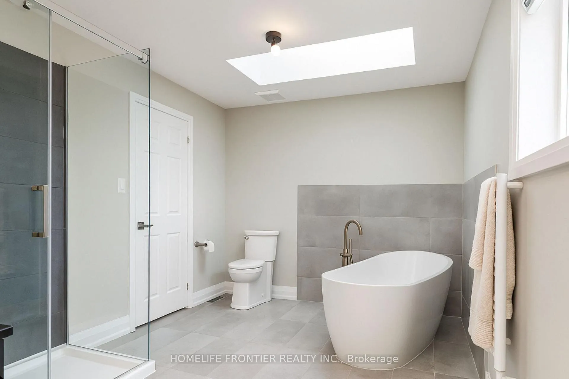 Photo 16 of 41 White Elm Road, Barrie, Holly — HOMEH