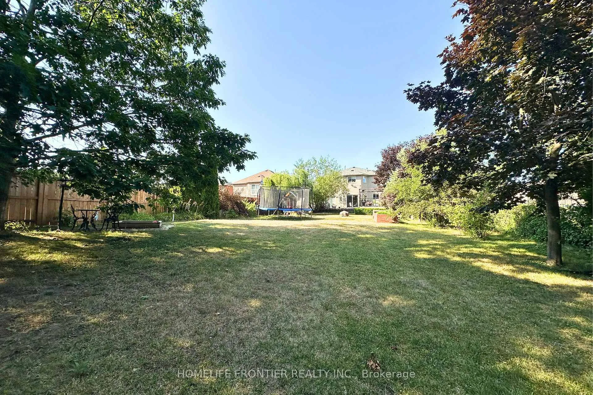 Photo 32 of 41 White Elm Road, Barrie, Holly — HOMEH