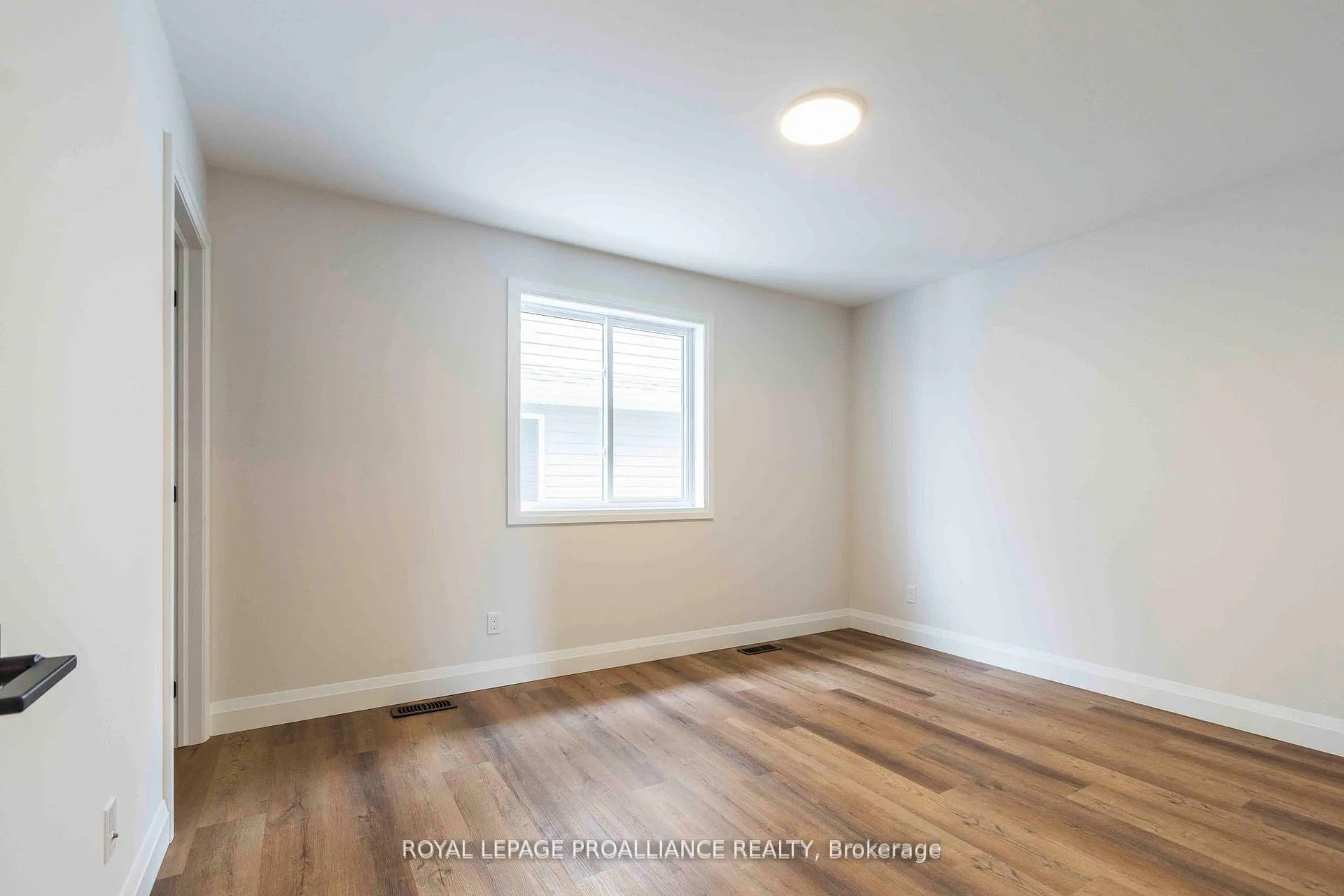 Photo 15 of 74 Stirling Crescent, Prince Edward County, South Marysburg Ward — HOMEH