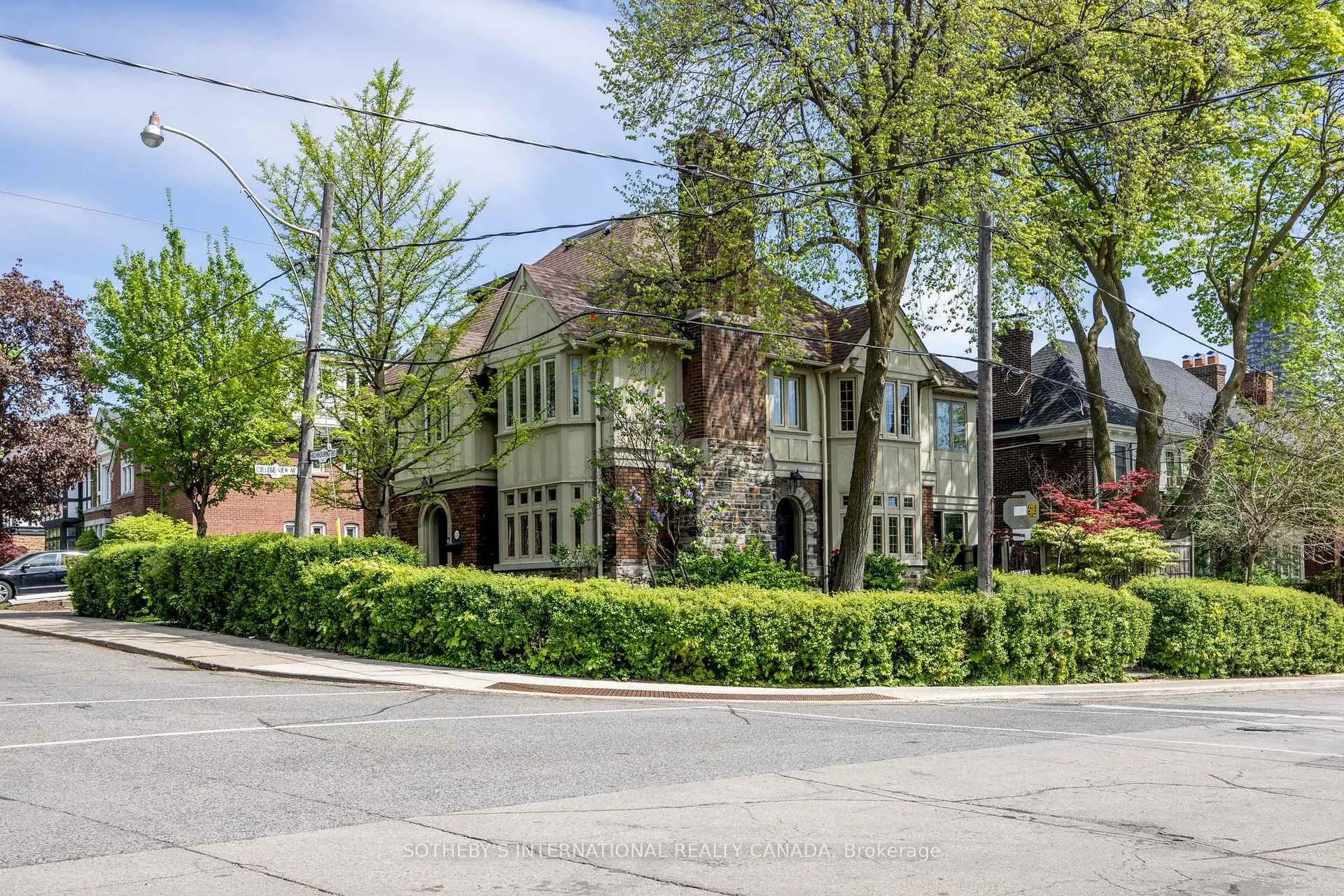 Photo 5 of Unit Main Flr, 18 College View Avenue, Toronto, Yonge-Eglinton — HOMEH