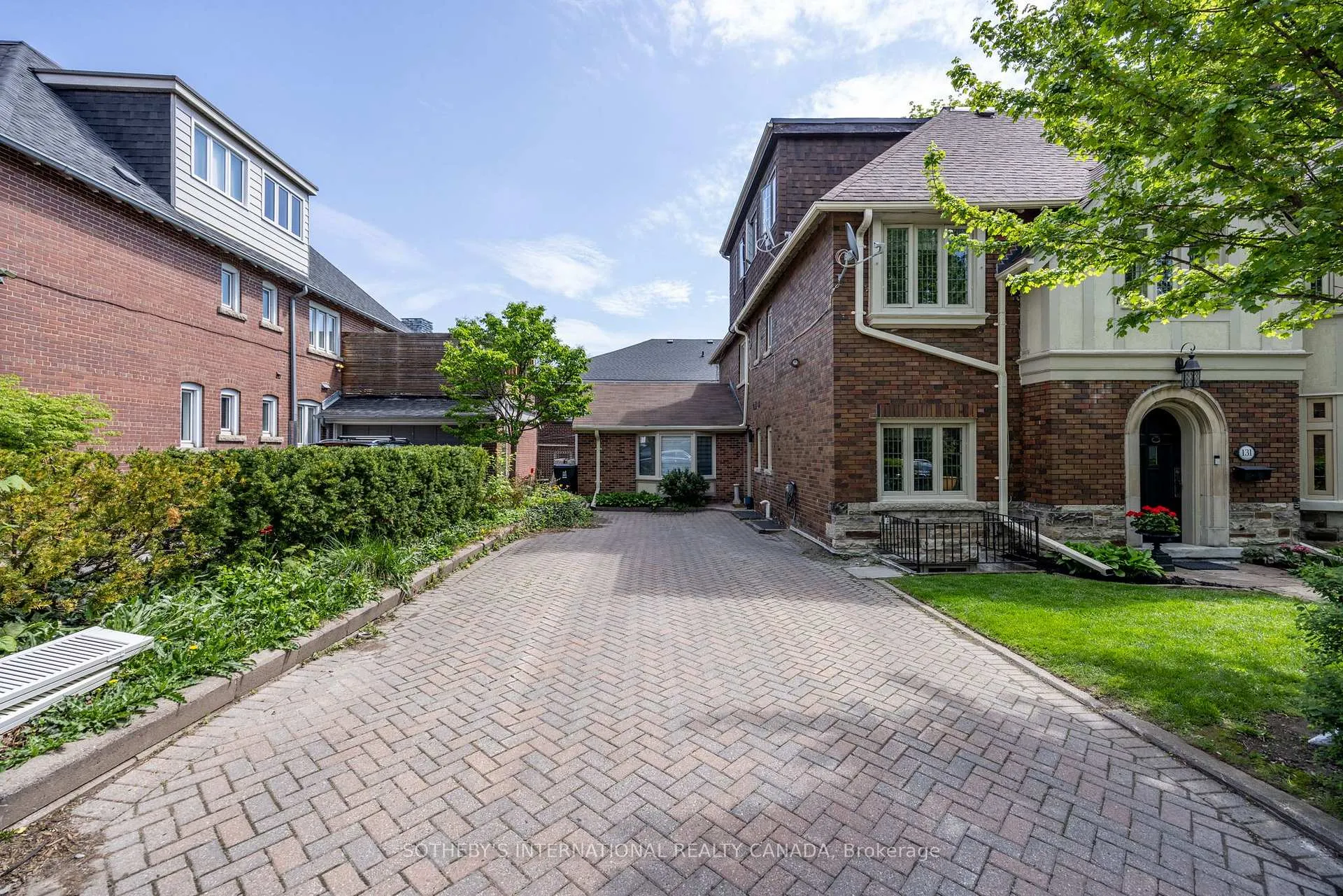 Photo 6 of Unit Main Flr, 18 College View Avenue, Toronto, Yonge-Eglinton — HOMEH