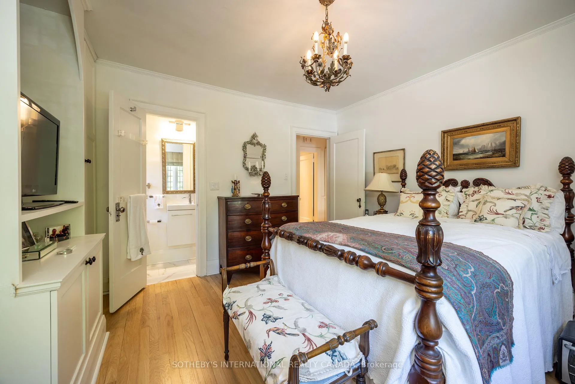 Photo 12 of Unit Main Flr, 18 College View Avenue, Toronto, Yonge-Eglinton — HOMEH