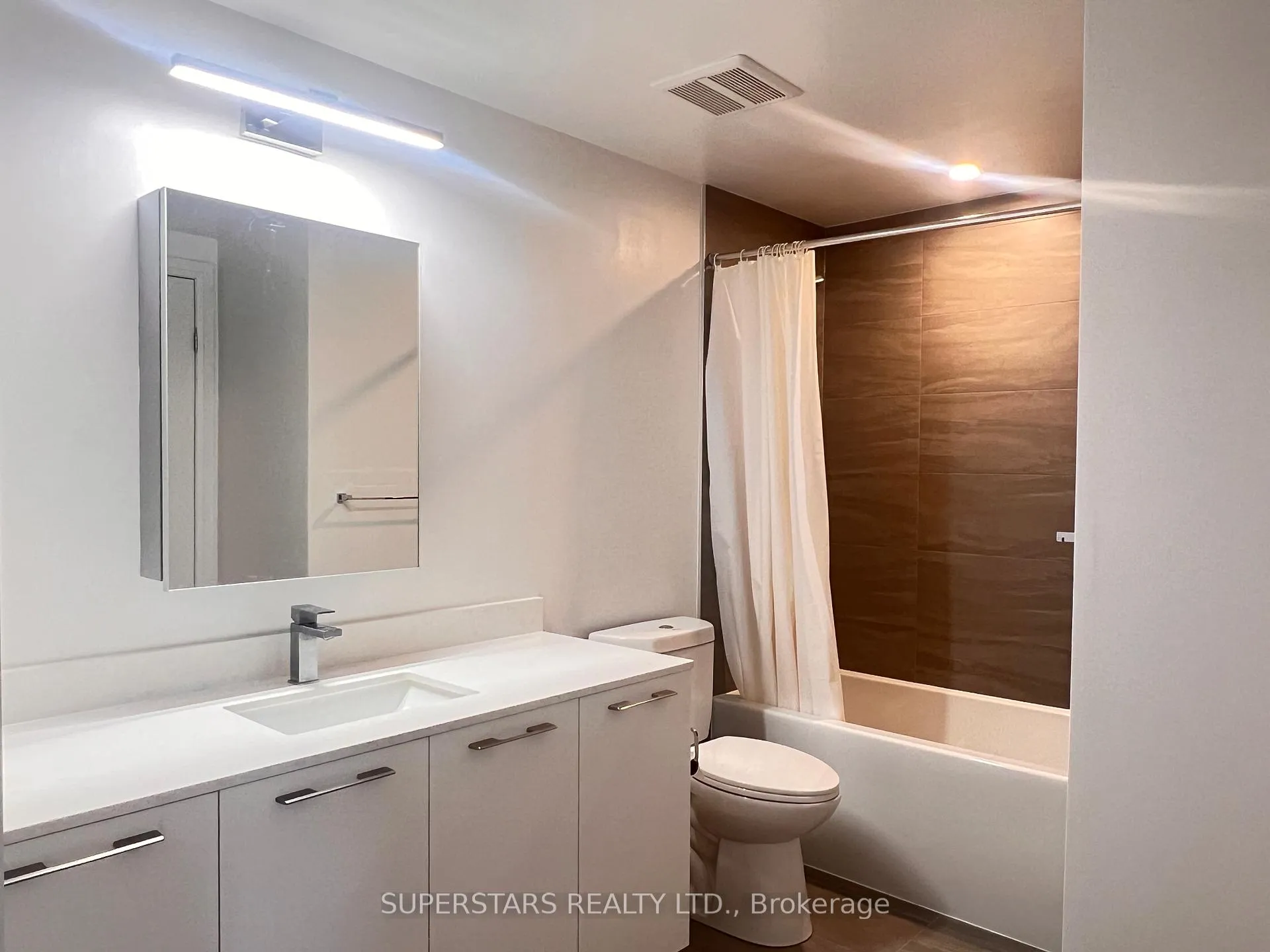 Photo 7 of Unit 2211, 8 Water Walk Drive, Markham, Unionville — HOMEH