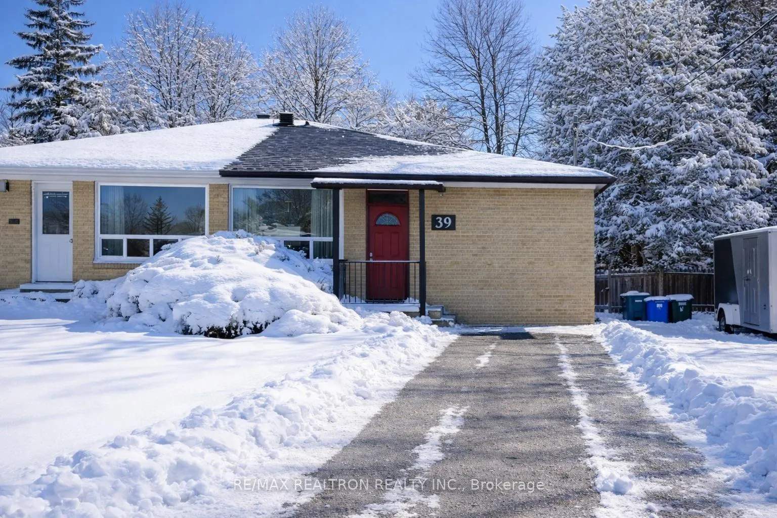 Front of Unit Bsmnt, 39 Davis Road