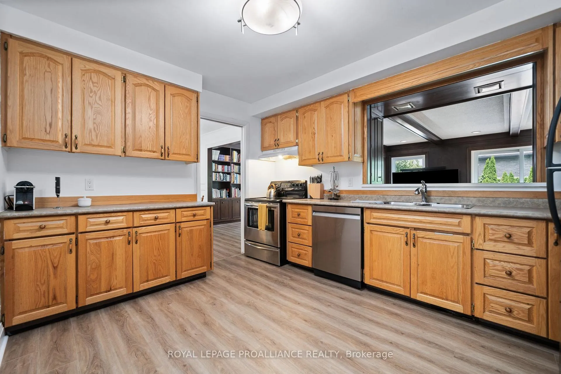 Photo 17 of 27 Forest Hill Crescent, Belleville, Belleville Ward — HOMEH