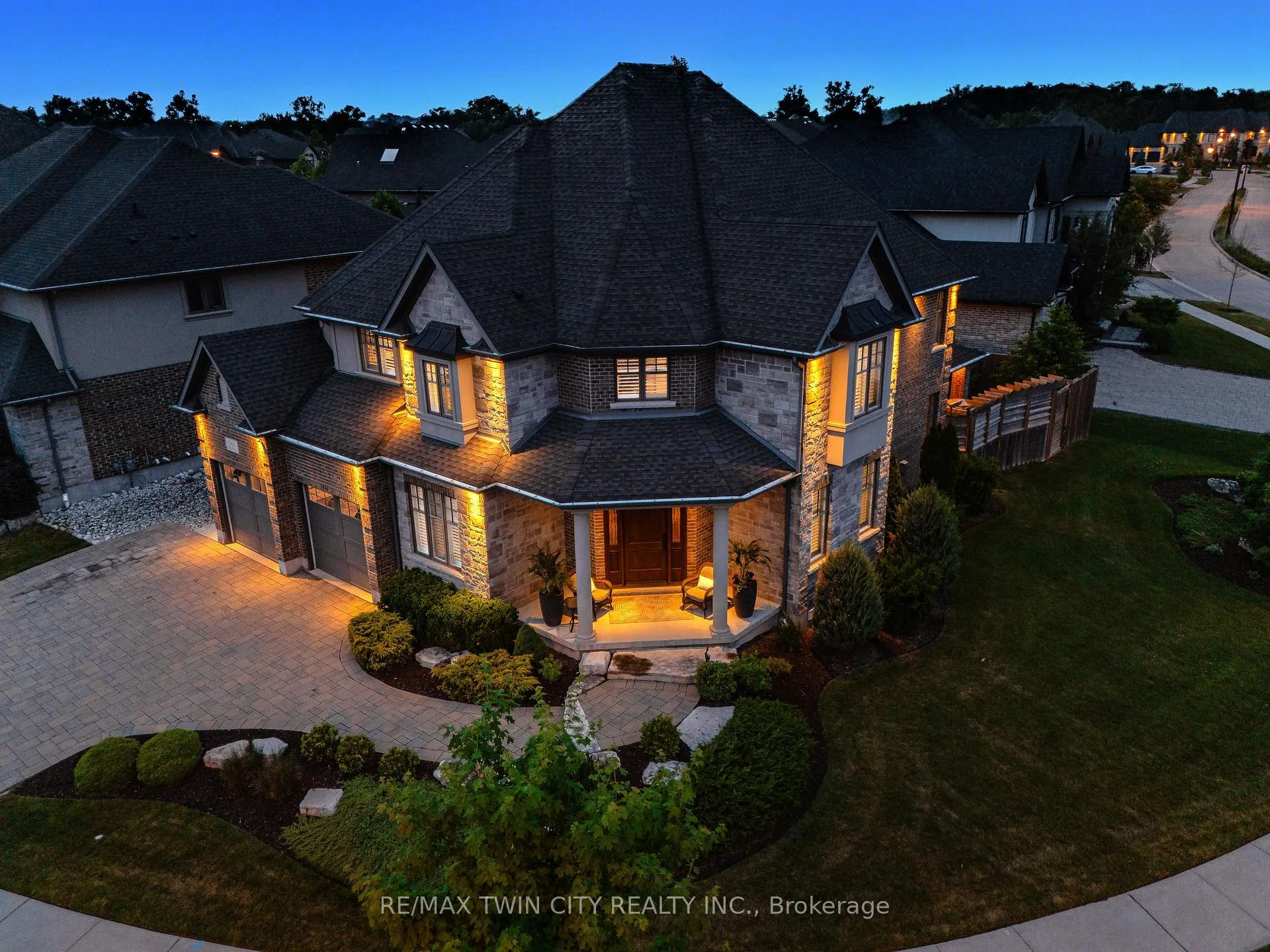Photo 3 of 546 Manor Ridge Crescent, Waterloo — HOMEH
